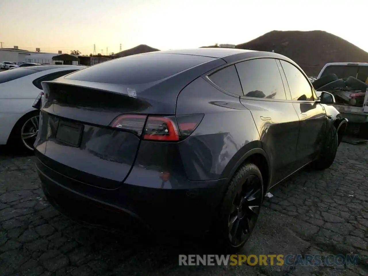 4 Photograph of a damaged car 5YJYGDEE4LF051324 TESLA MODEL Y 2020