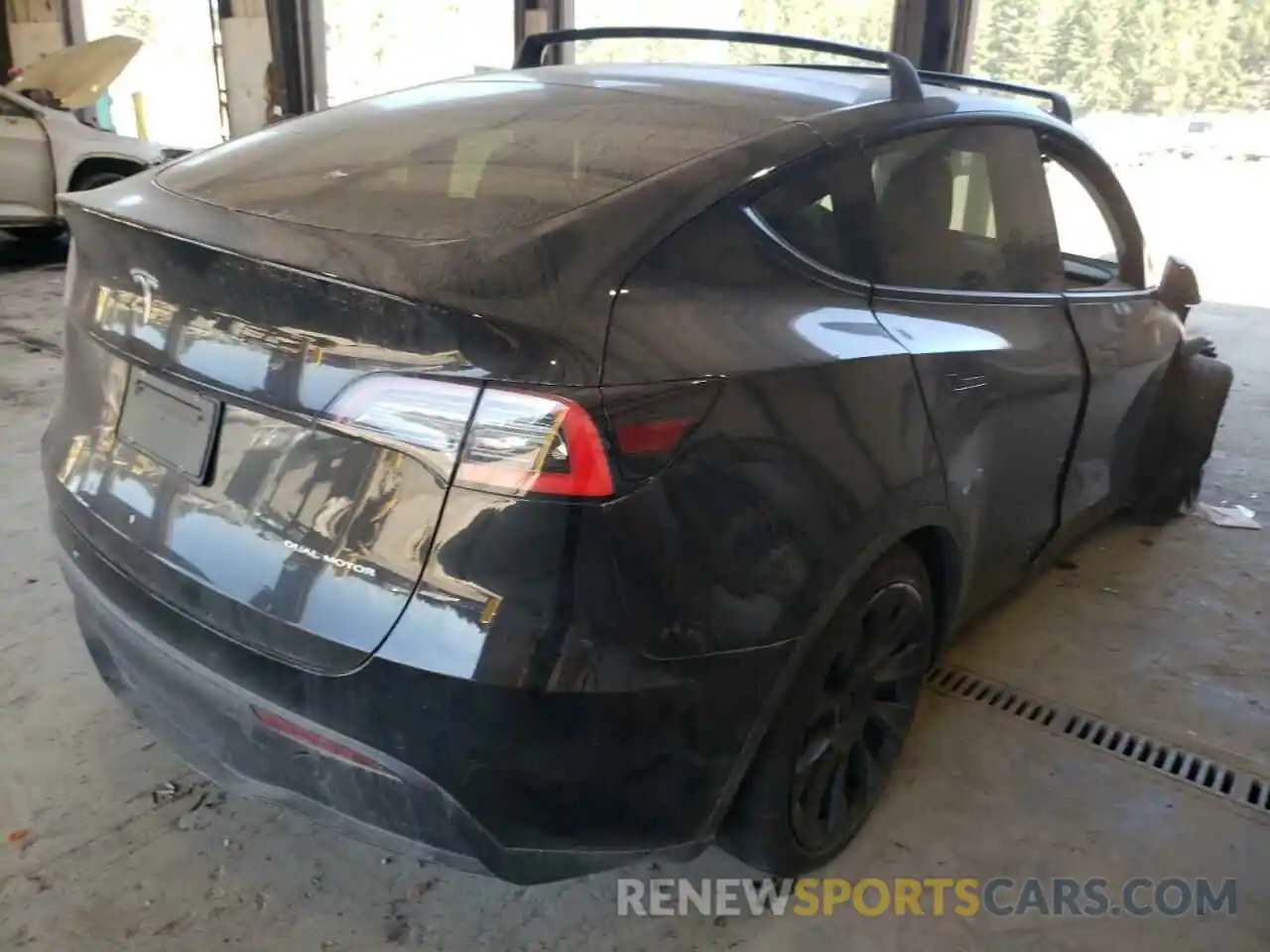 4 Photograph of a damaged car 5YJYGDEE4LF052487 TESLA MODEL Y 2020