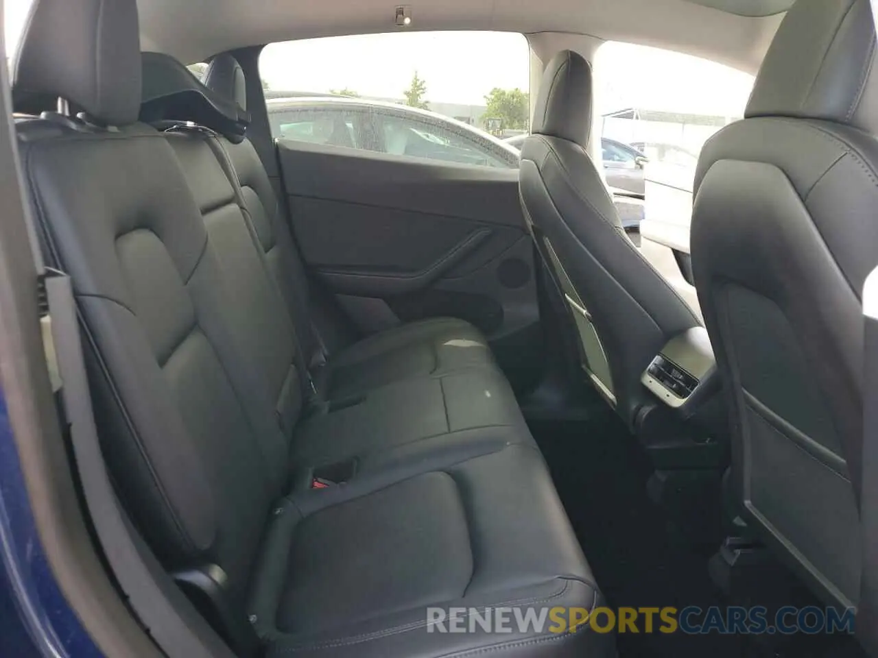 10 Photograph of a damaged car 5YJYGDEE5LF010247 TESLA MODEL Y 2020
