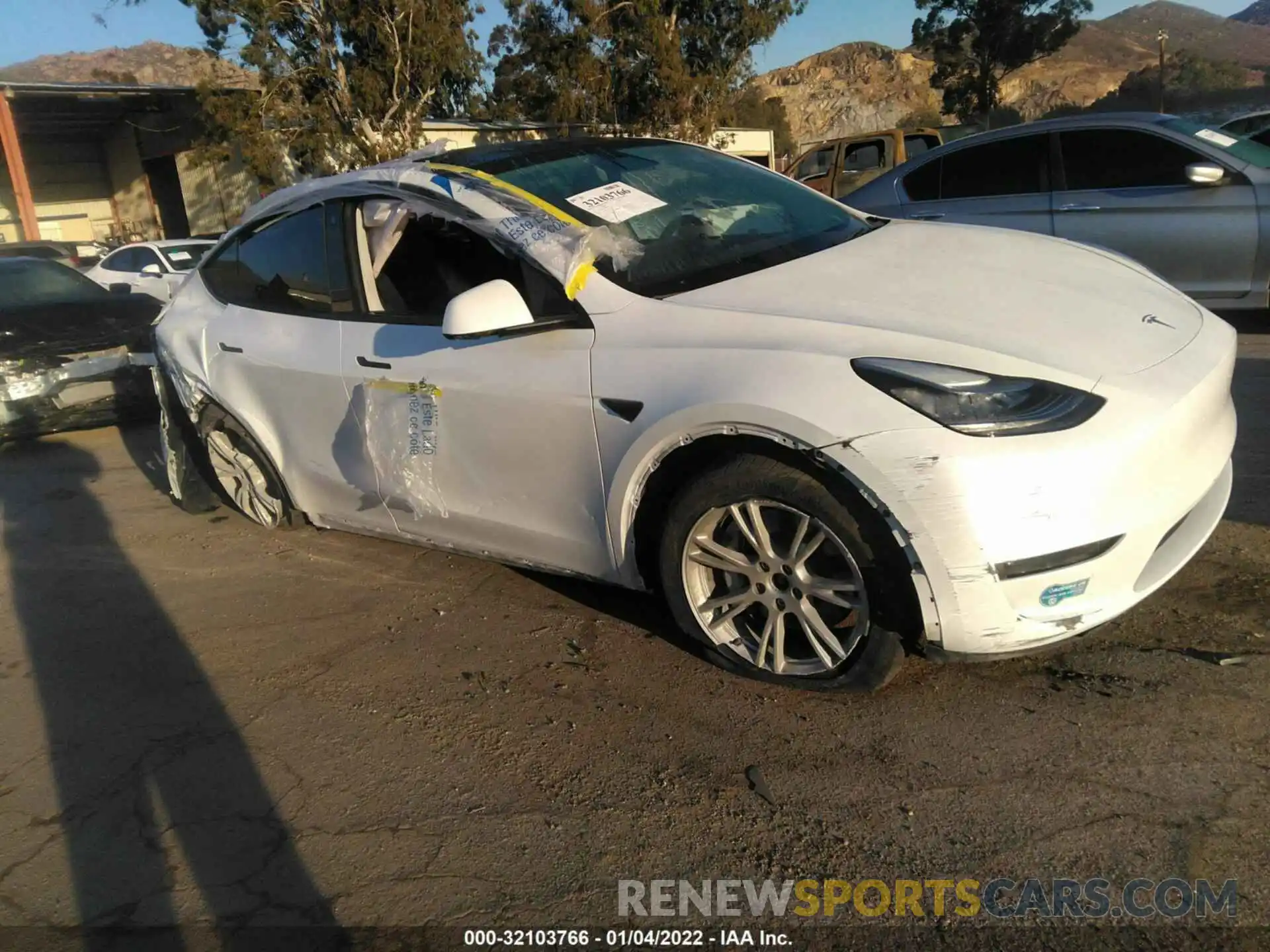 1 Photograph of a damaged car 5YJYGDEE5LF026612 TESLA MODEL Y 2020