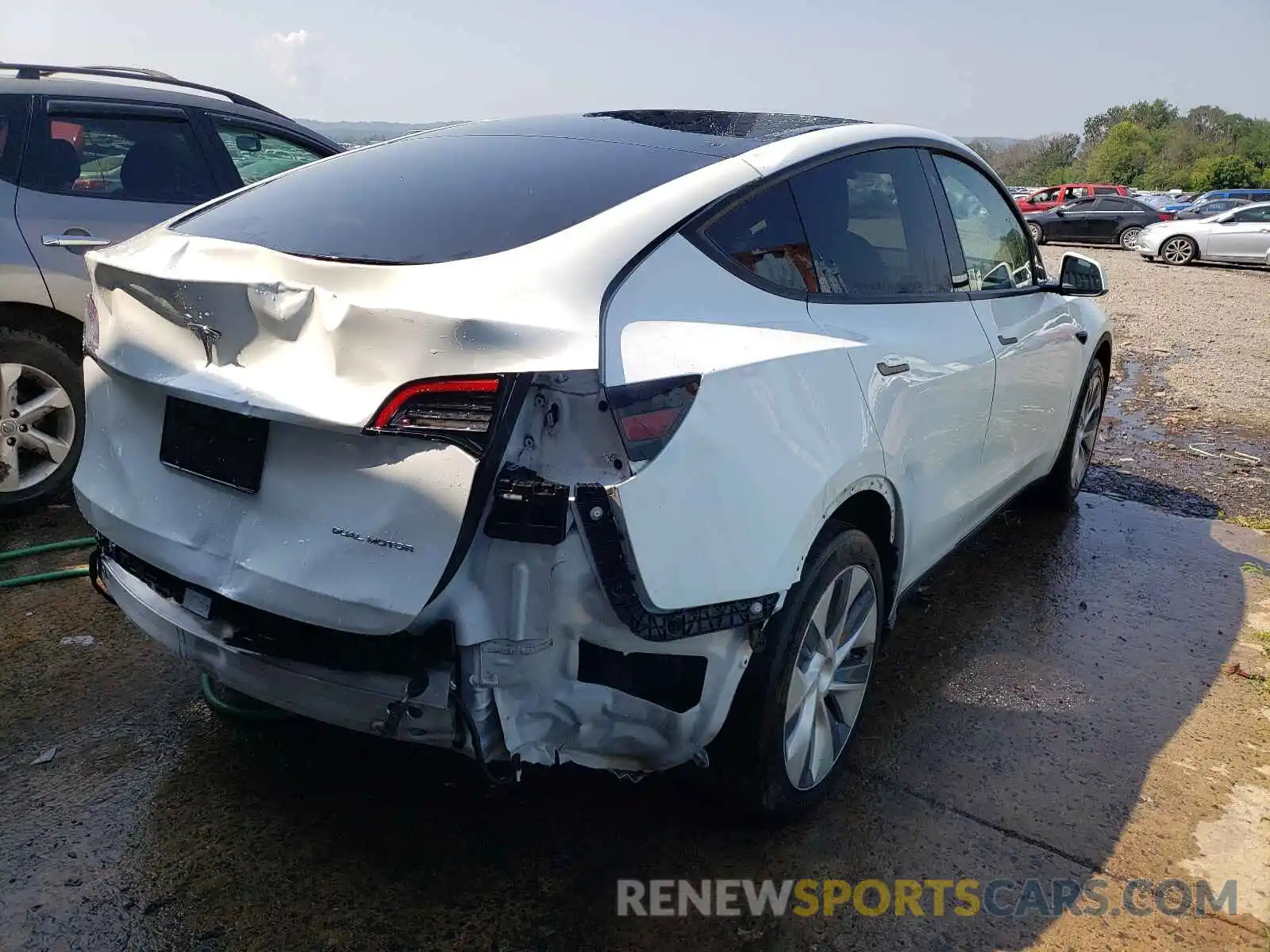 4 Photograph of a damaged car 5YJYGDEE5LF032202 TESLA MODEL Y 2020