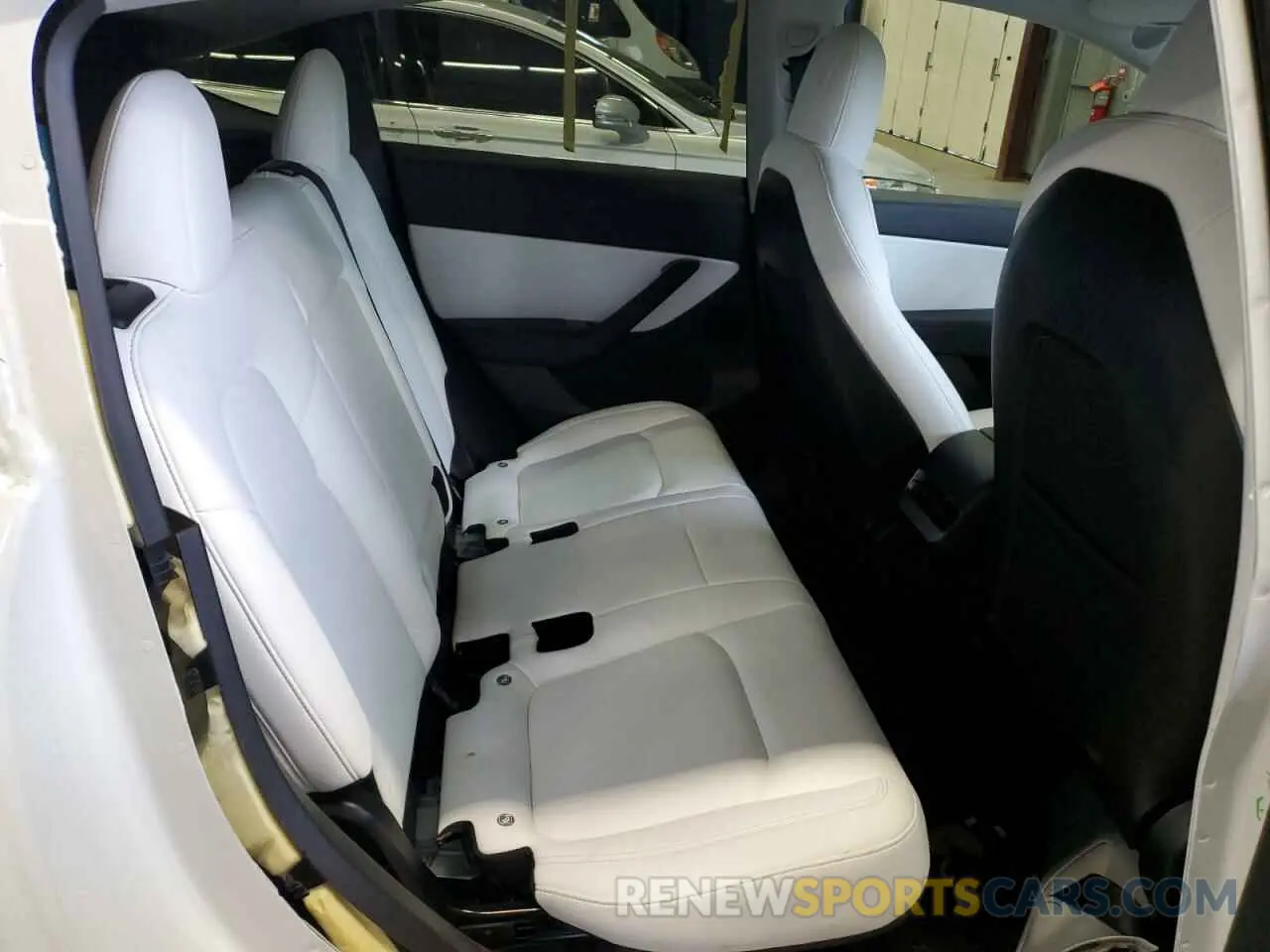 10 Photograph of a damaged car 5YJYGDEE5LF032541 TESLA MODEL Y 2020