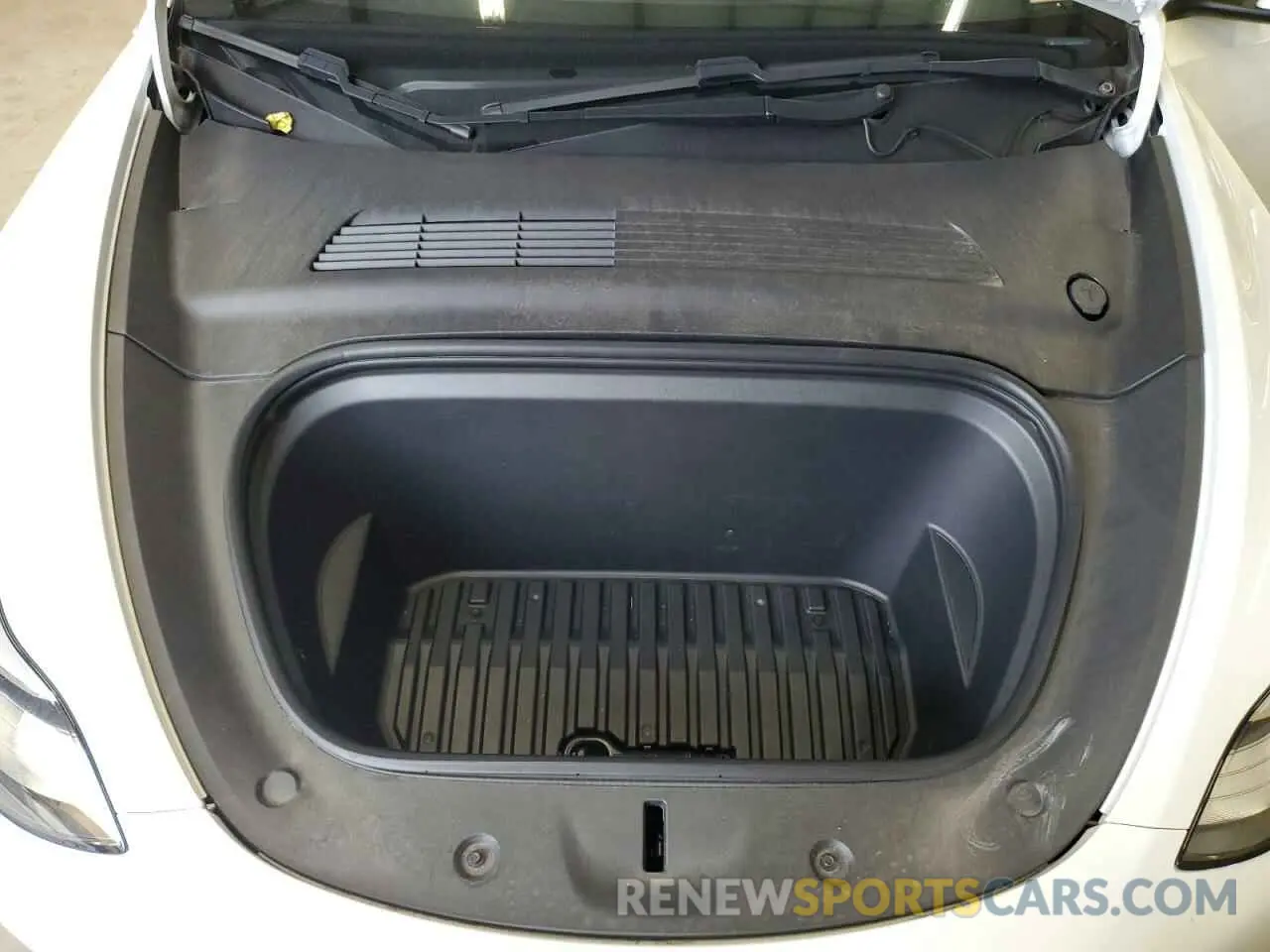 11 Photograph of a damaged car 5YJYGDEE5LF032541 TESLA MODEL Y 2020