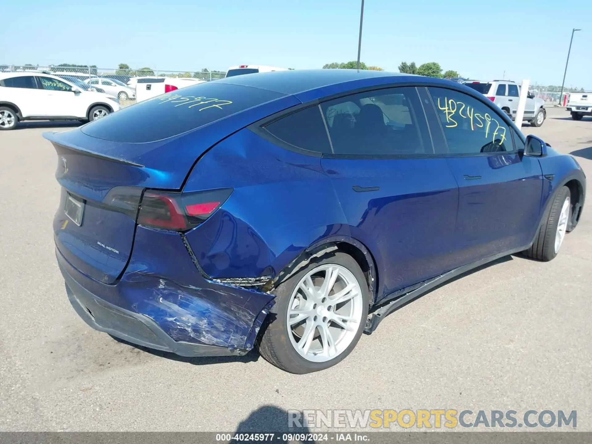 4 Photograph of a damaged car 5YJYGDEE5LF035228 TESLA MODEL Y 2020