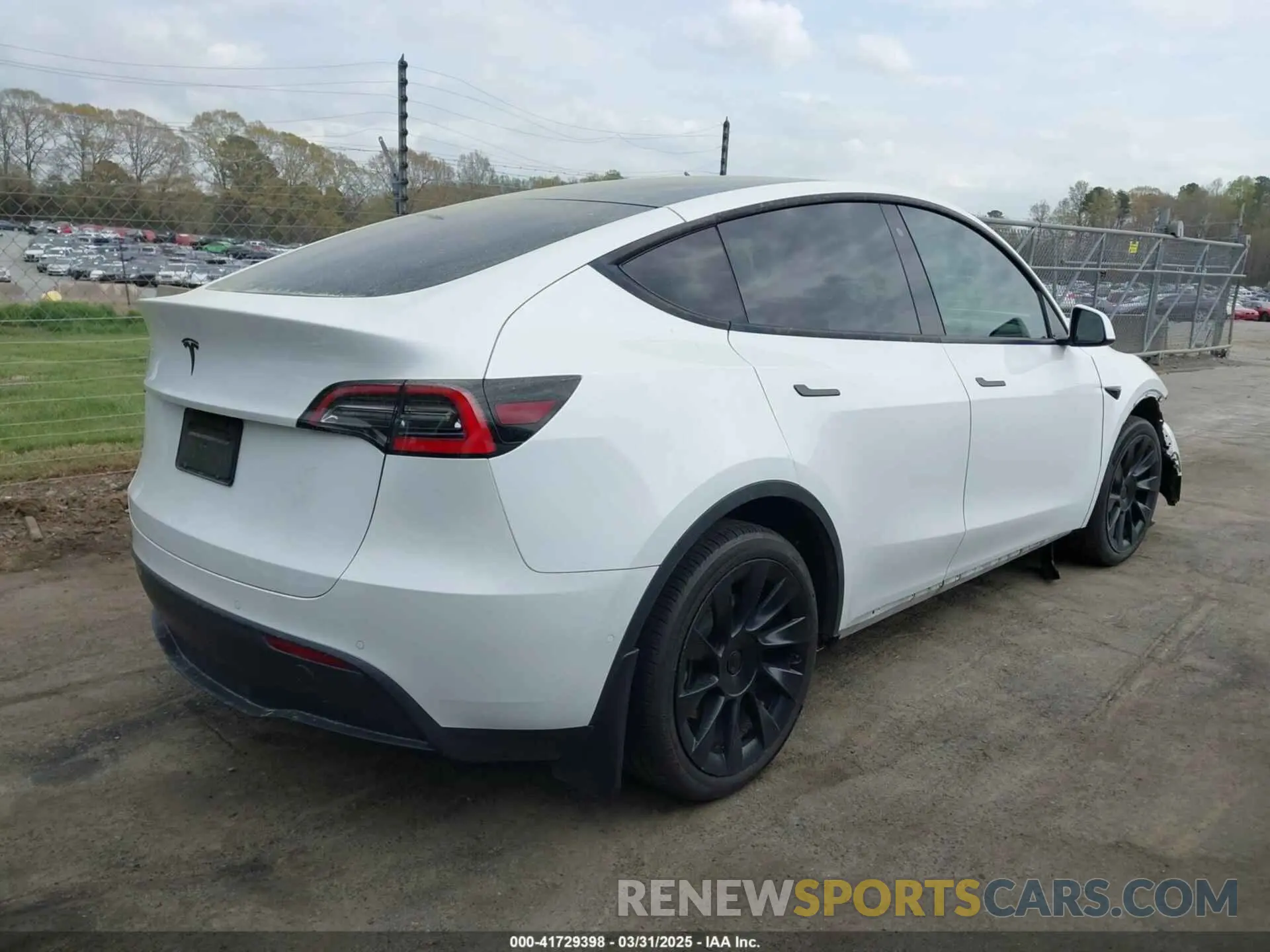 4 Photograph of a damaged car 5YJYGDEE5LF037156 TESLA MODEL Y 2020