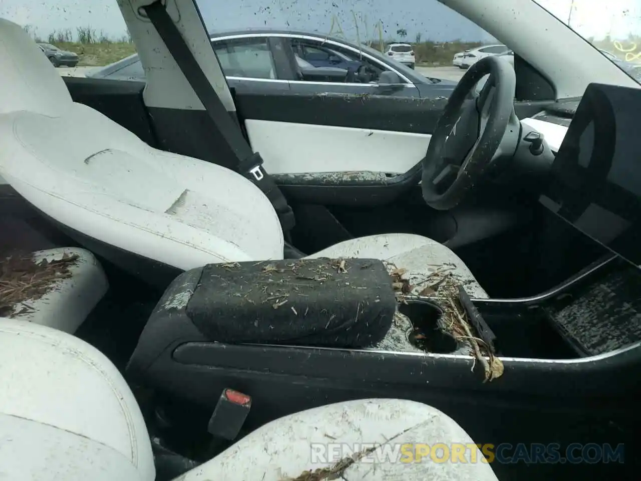 5 Photograph of a damaged car 5YJYGDEE5LF039215 TESLA MODEL Y 2020