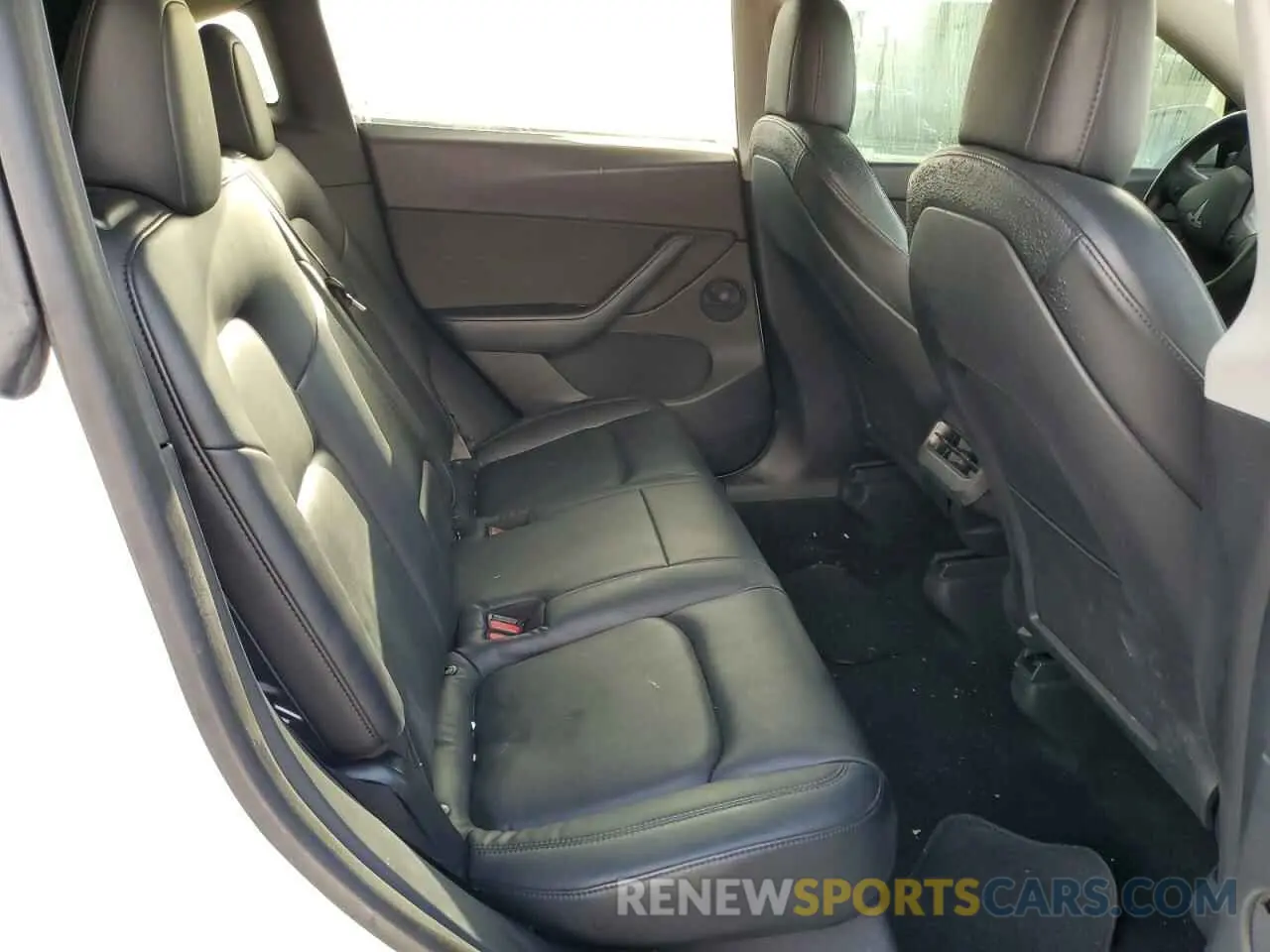10 Photograph of a damaged car 5YJYGDEE5LF040347 TESLA MODEL Y 2020