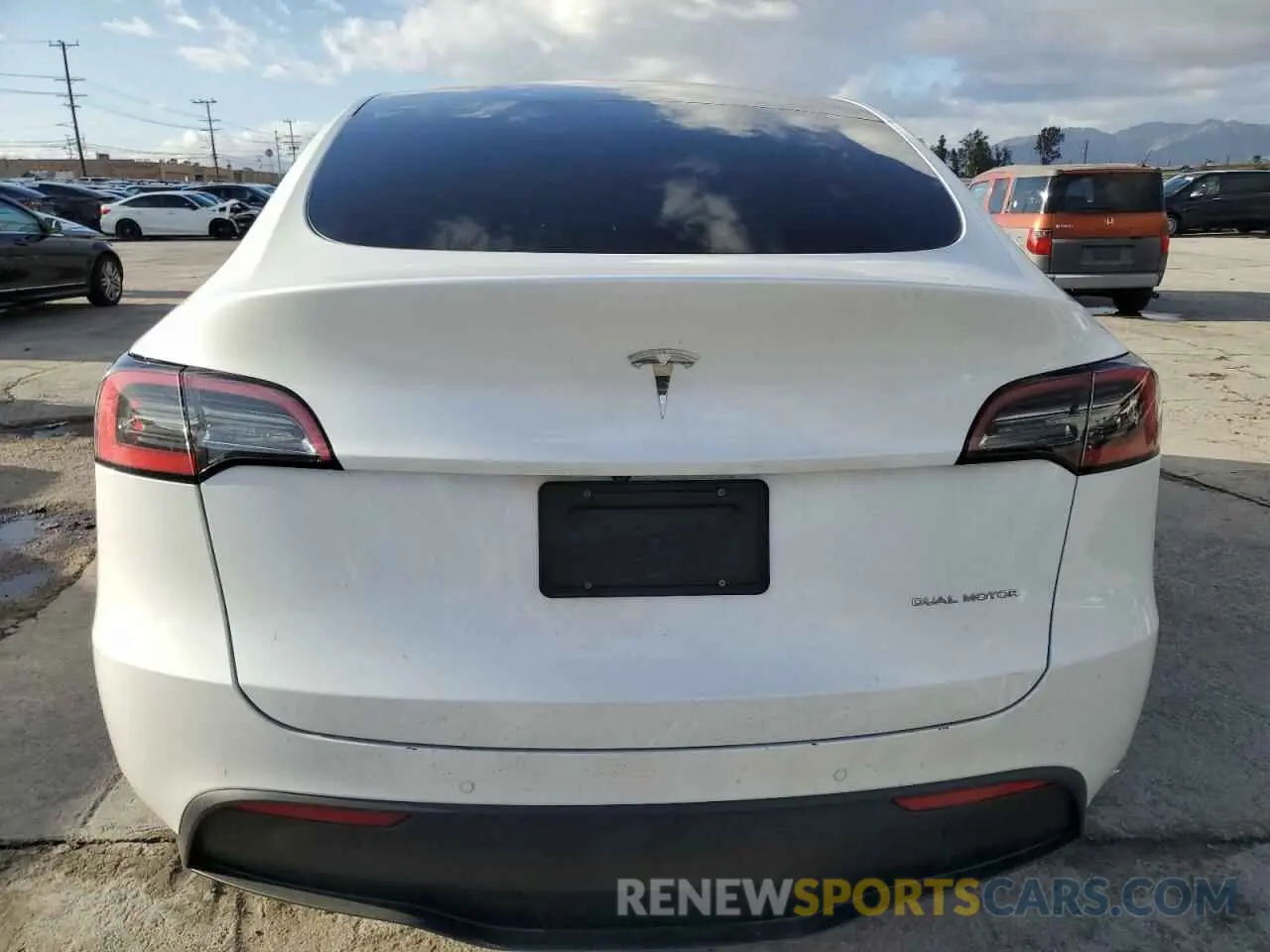 6 Photograph of a damaged car 5YJYGDEE5LF040347 TESLA MODEL Y 2020