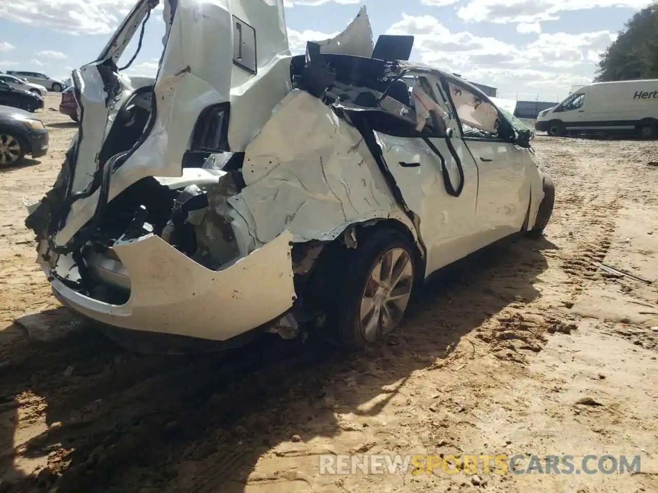 4 Photograph of a damaged car 5YJYGDEE6LF010063 TESLA MODEL Y 2020