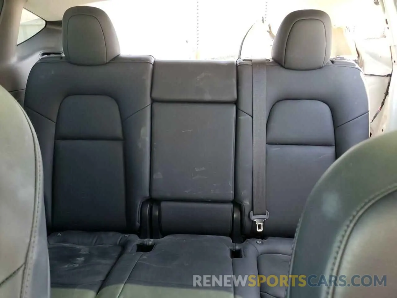 10 Photograph of a damaged car 5YJYGDEE6LF018602 TESLA MODEL Y 2020