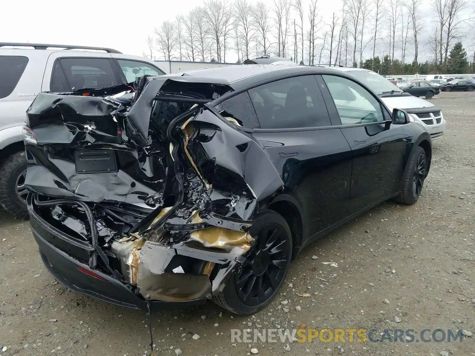 4 Photograph of a damaged car 5YJYGDEE6LF018969 TESLA MODEL Y 2020