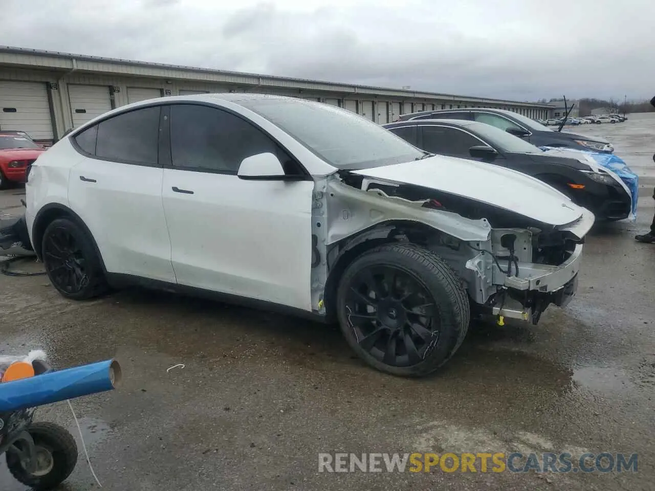 4 Photograph of a damaged car 5YJYGDEE6LF021273 TESLA MODEL Y 2020