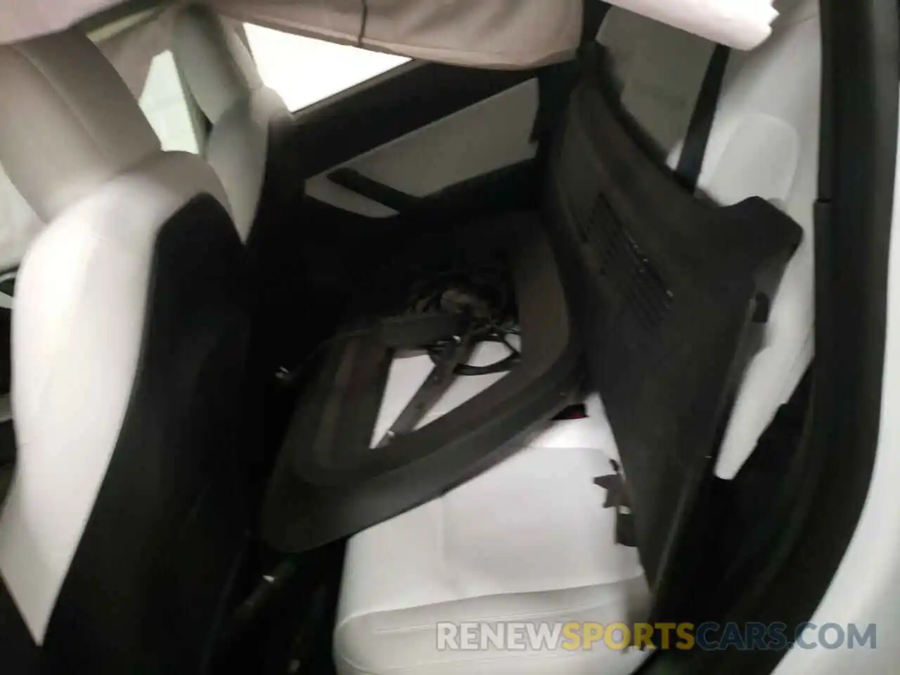 6 Photograph of a damaged car 5YJYGDEE6LF022066 TESLA MODEL Y 2020