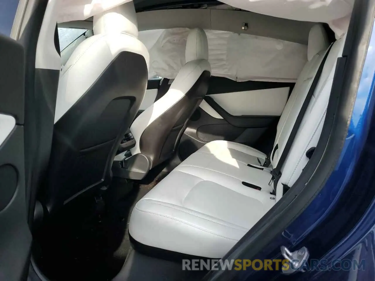 11 Photograph of a damaged car 5YJYGDEE6LF024397 TESLA MODEL Y 2020
