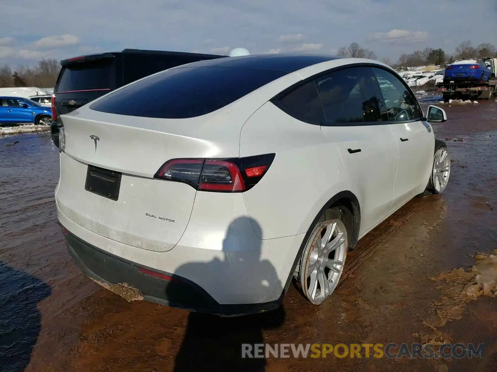 4 Photograph of a damaged car 5YJYGDEE6LF026795 TESLA MODEL Y 2020