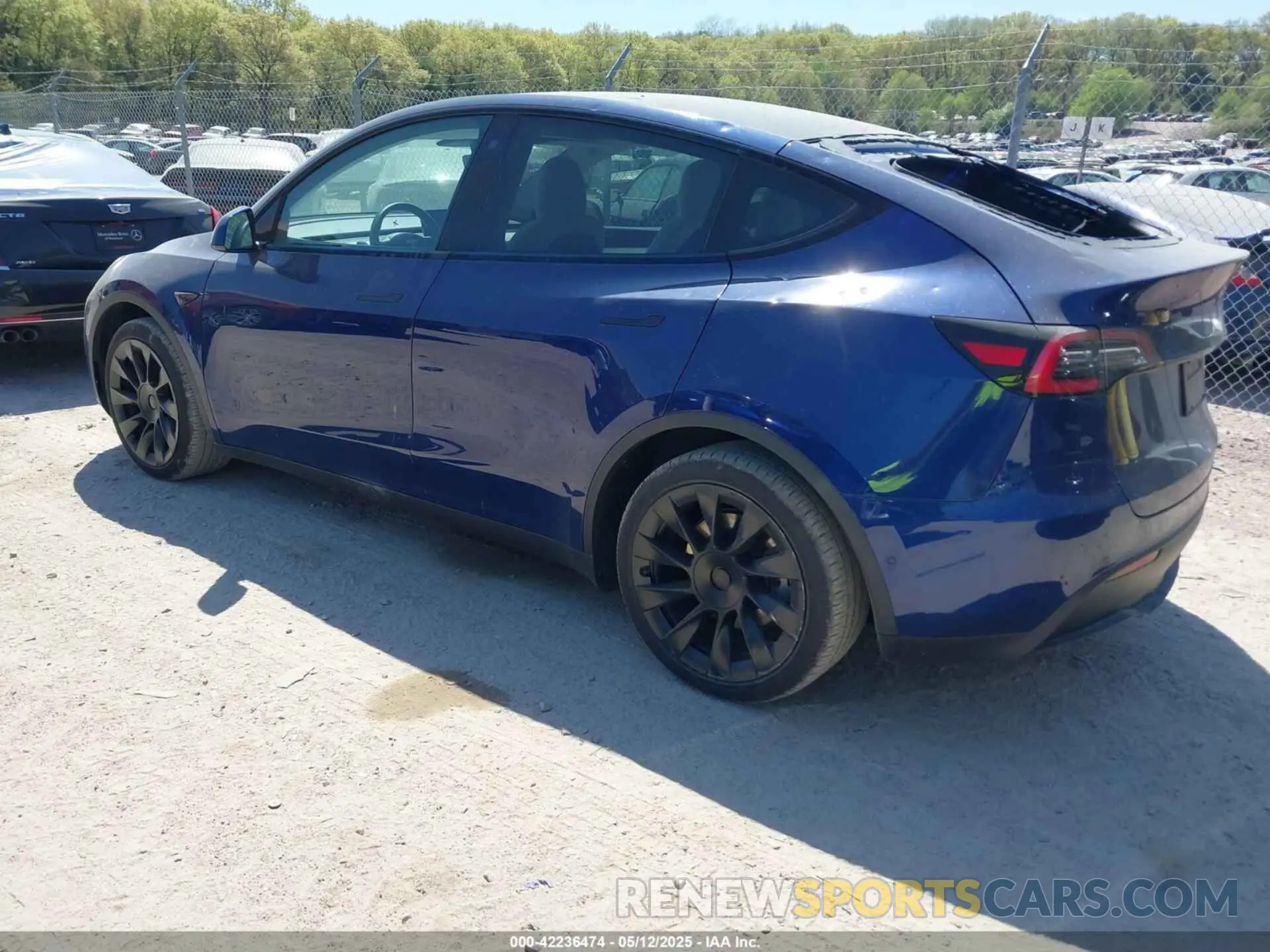 3 Photograph of a damaged car 5YJYGDEE6LF040955 TESLA MODEL Y 2020