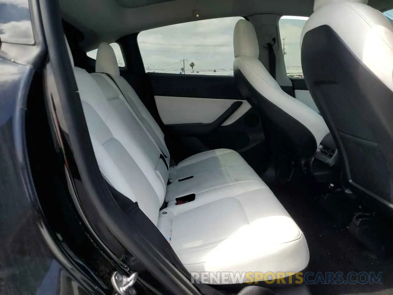 11 Photograph of a damaged car 5YJYGDEE6LF051549 TESLA MODEL Y 2020