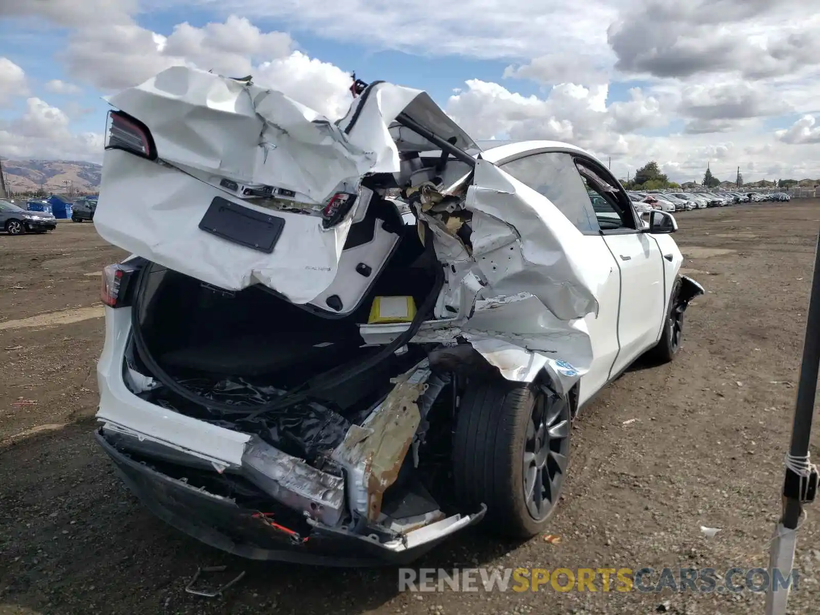 4 Photograph of a damaged car 5YJYGDEE6LF056749 TESLA MODEL Y 2020