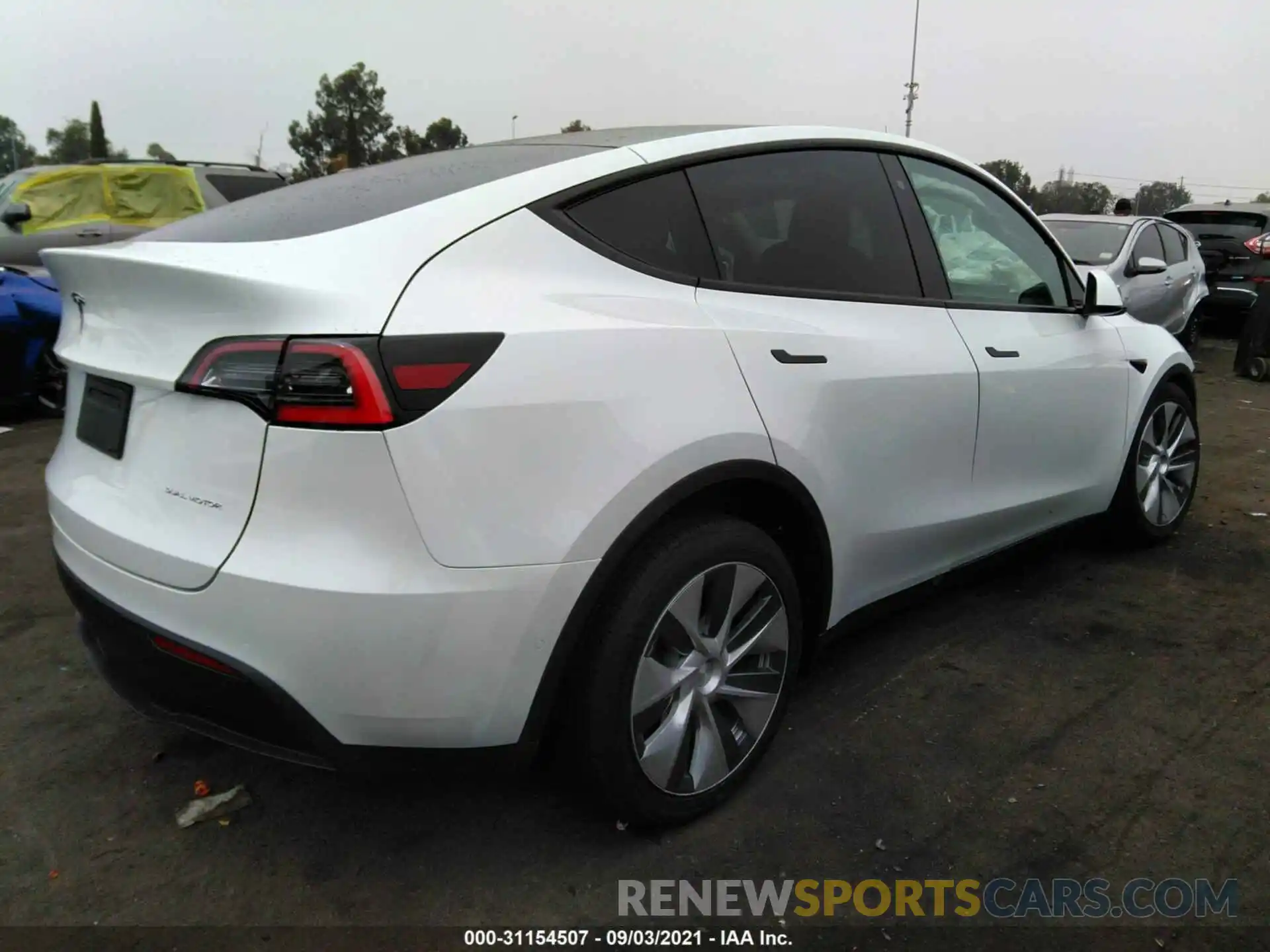 4 Photograph of a damaged car 5YJYGDEE6LF057870 TESLA MODEL Y 2020