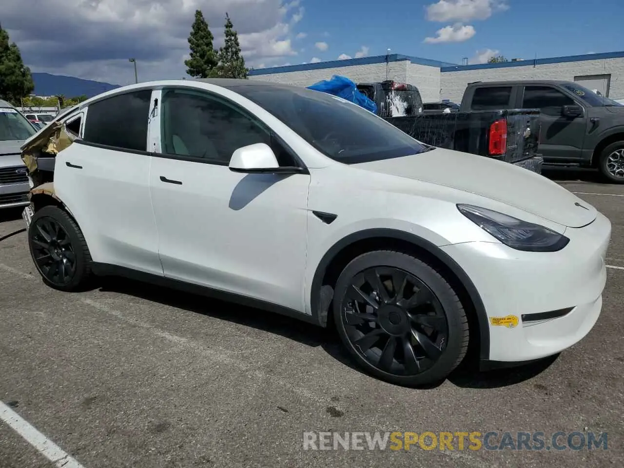 4 Photograph of a damaged car 5YJYGDEE6LF059019 TESLA MODEL Y 2020