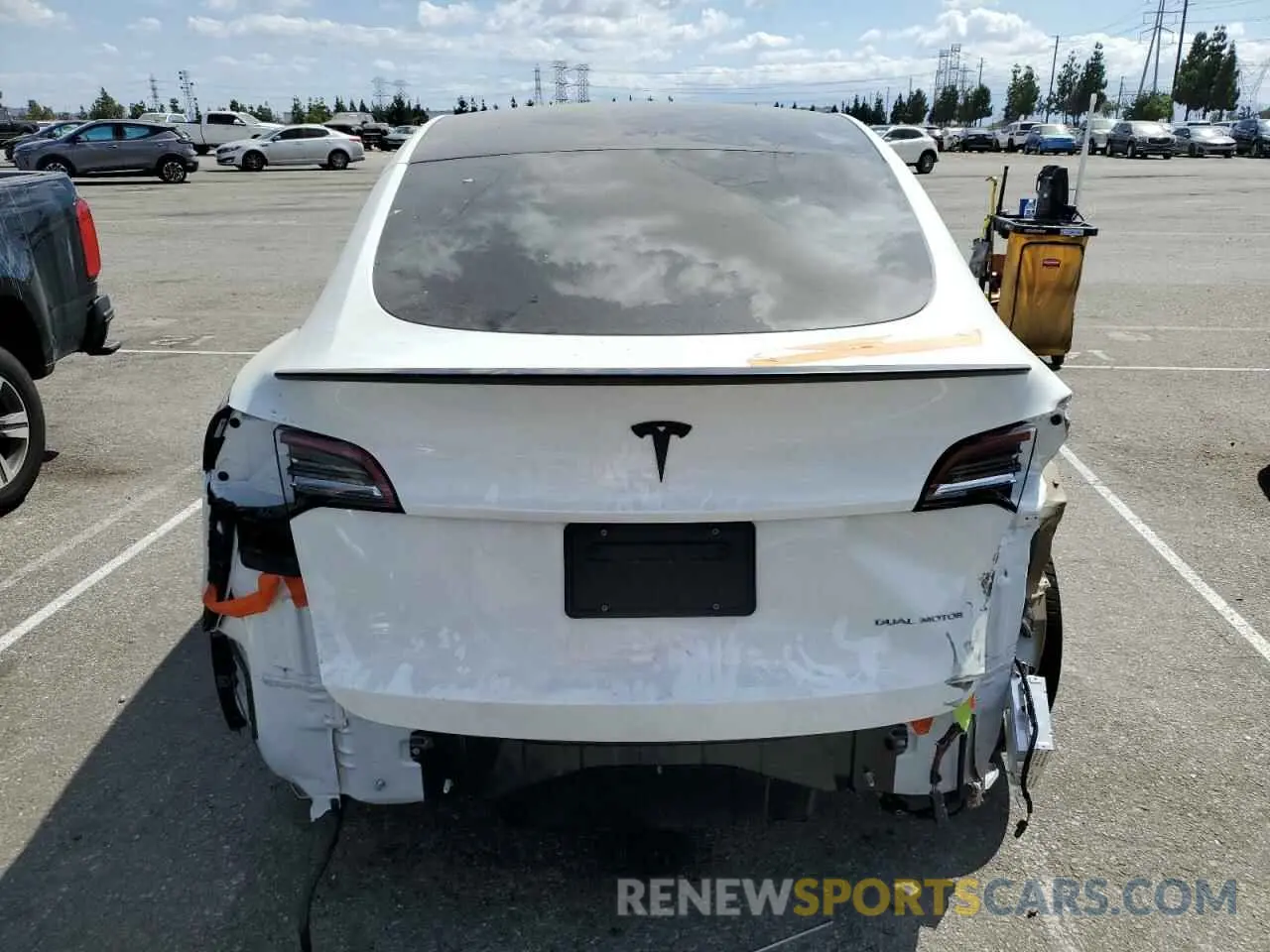 6 Photograph of a damaged car 5YJYGDEE6LF059019 TESLA MODEL Y 2020