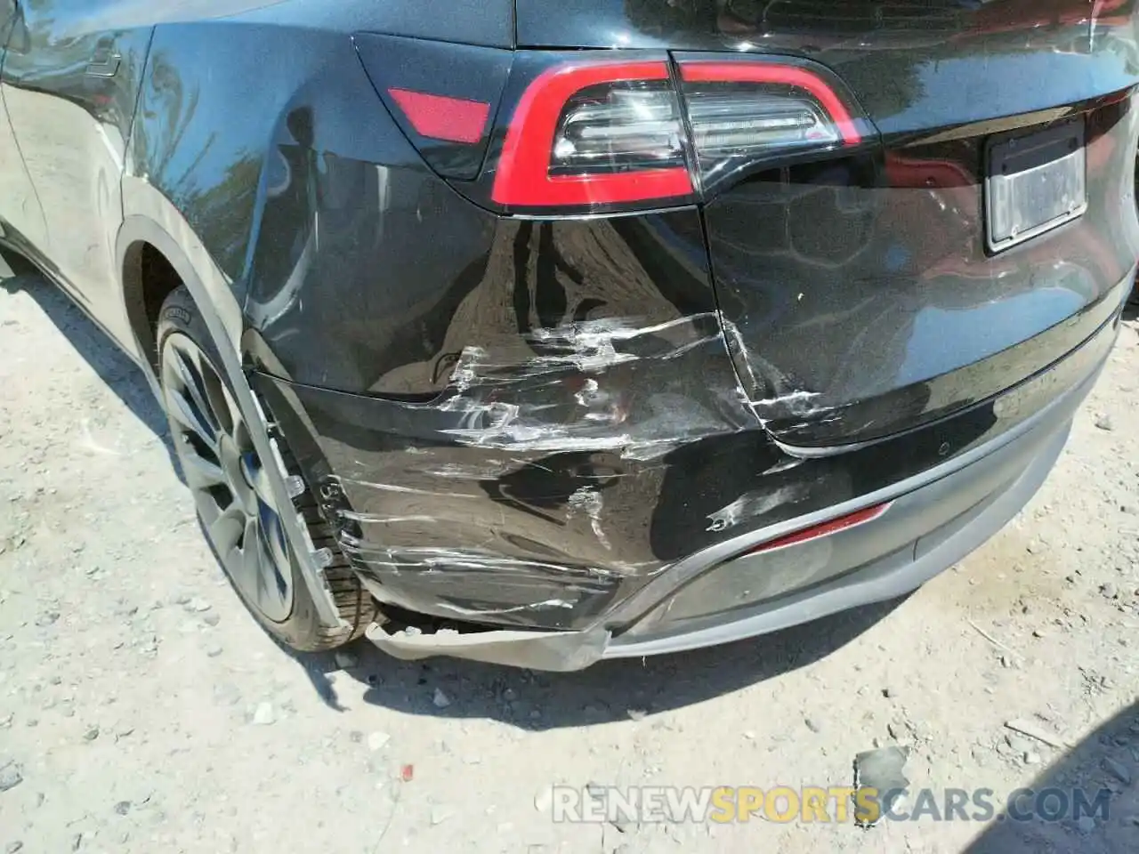 9 Photograph of a damaged car 5YJYGDEE6LF059635 TESLA MODEL Y 2020