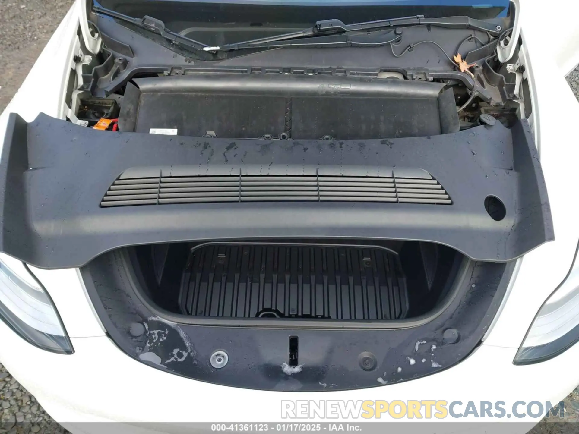 10 Photograph of a damaged car 5YJYGDEE7LF010525 TESLA MODEL Y 2020