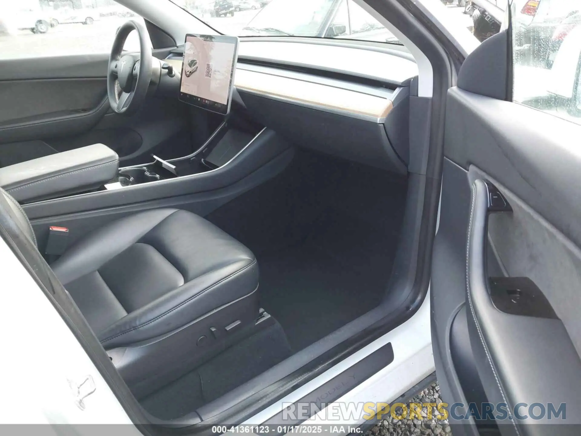 5 Photograph of a damaged car 5YJYGDEE7LF010525 TESLA MODEL Y 2020