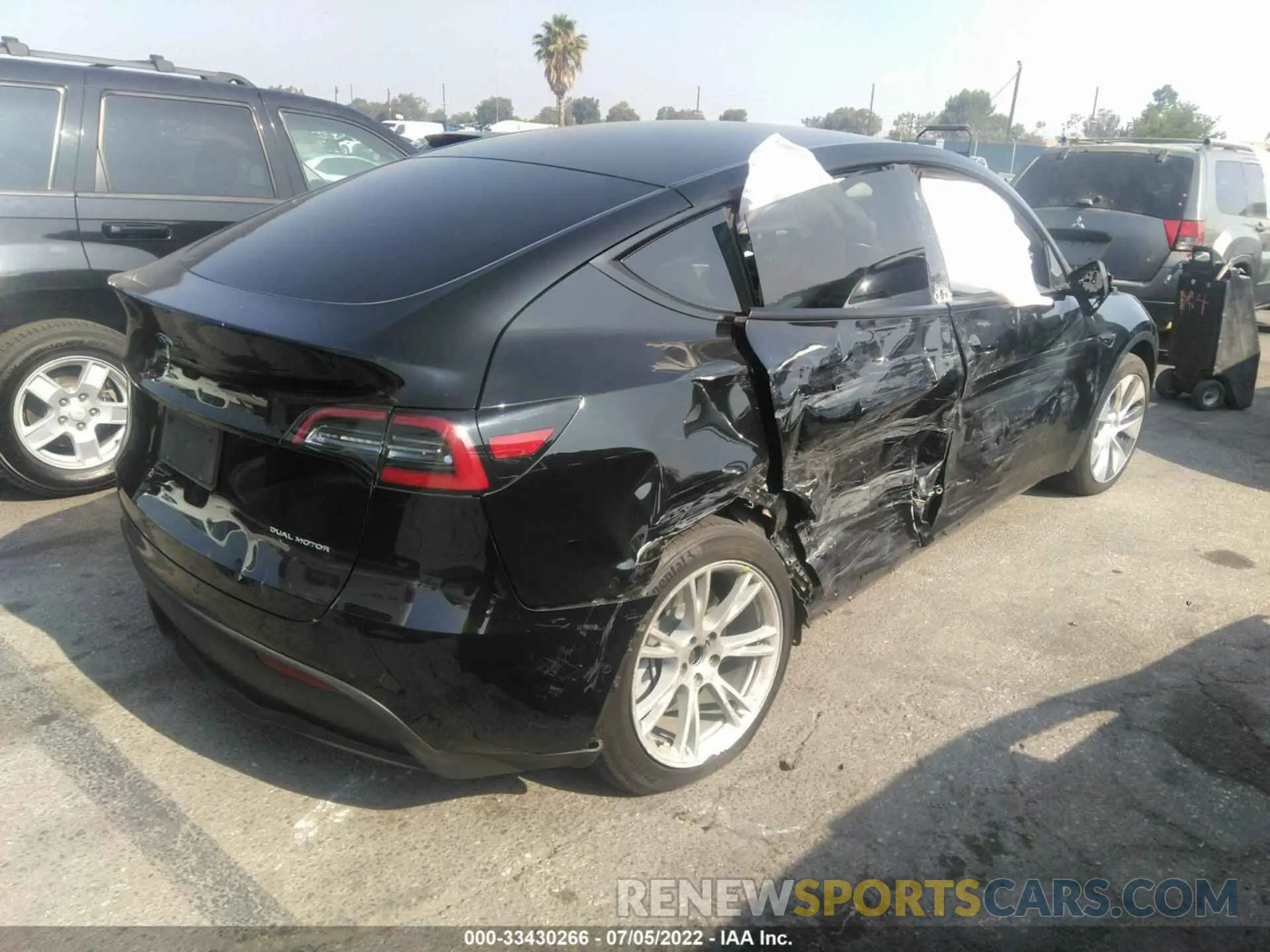 4 Photograph of a damaged car 5YJYGDEE7LF016096 TESLA MODEL Y 2020