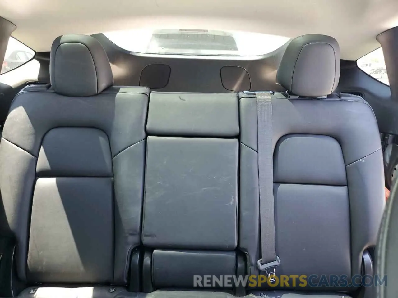 10 Photograph of a damaged car 5YJYGDEE7LF020455 TESLA MODEL Y 2020