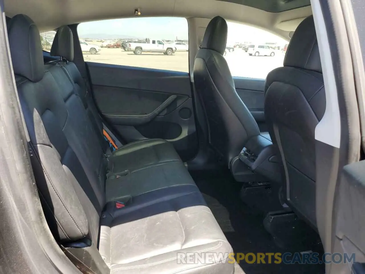 11 Photograph of a damaged car 5YJYGDEE7LF020455 TESLA MODEL Y 2020