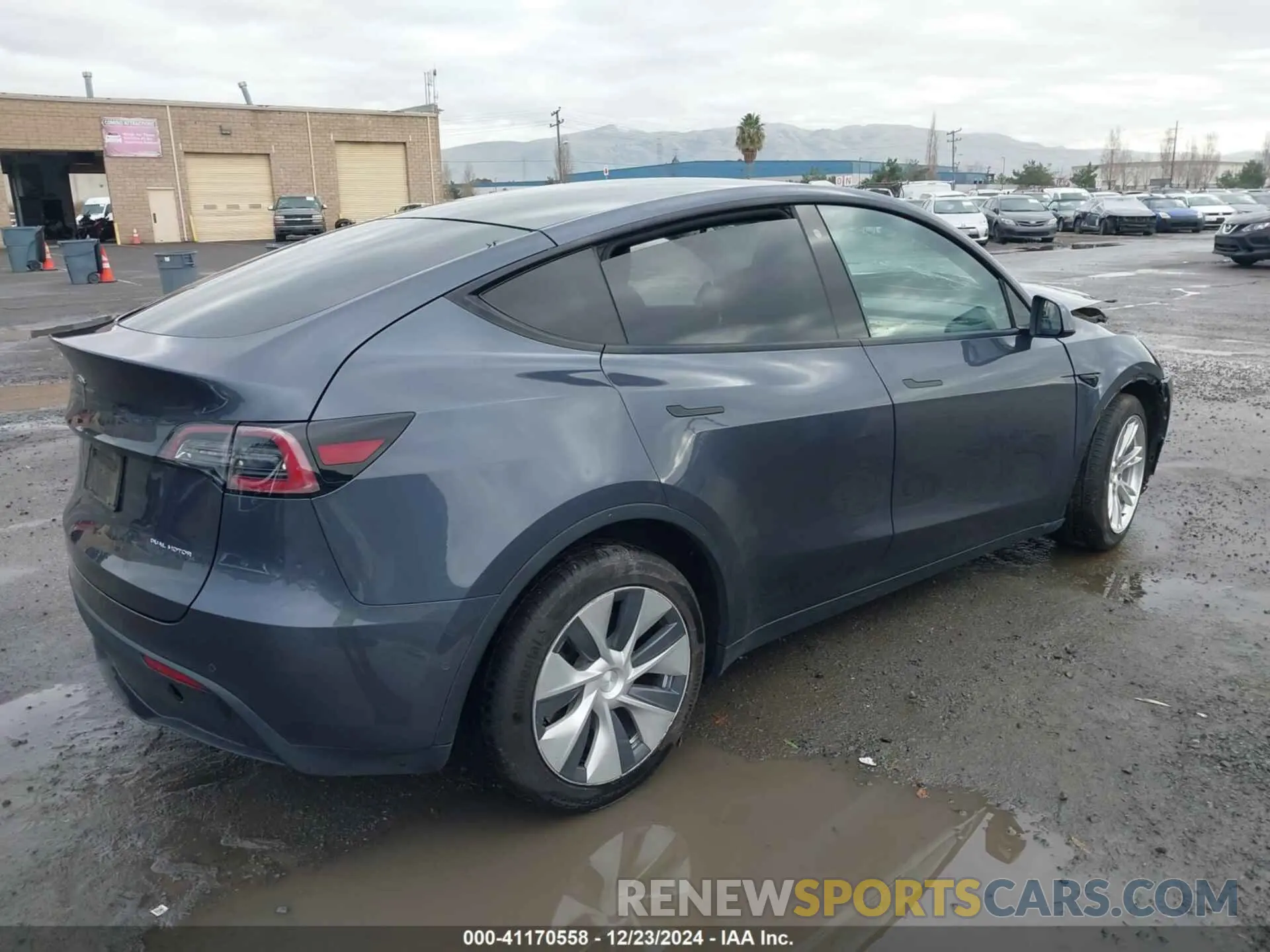 4 Photograph of a damaged car 5YJYGDEE7LF030080 TESLA MODEL Y 2020