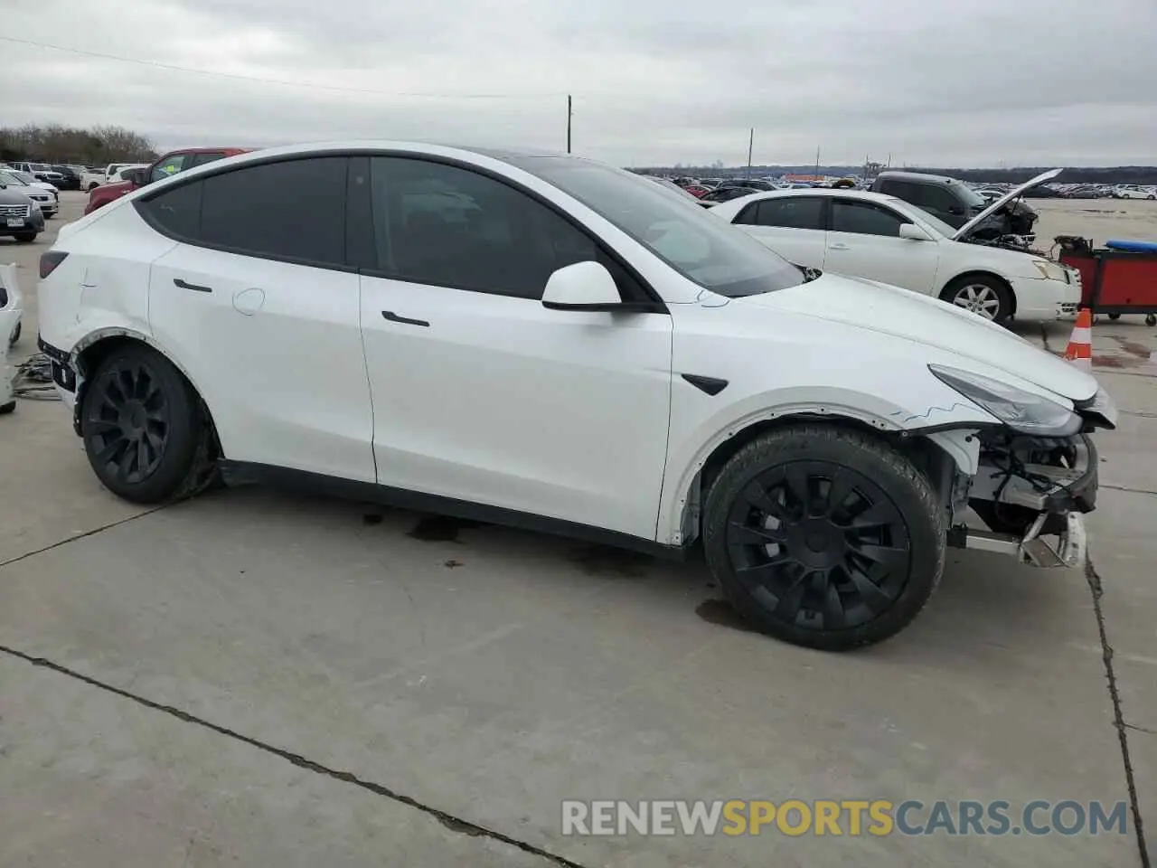 4 Photograph of a damaged car 5YJYGDEE7LF037420 TESLA MODEL Y 2020