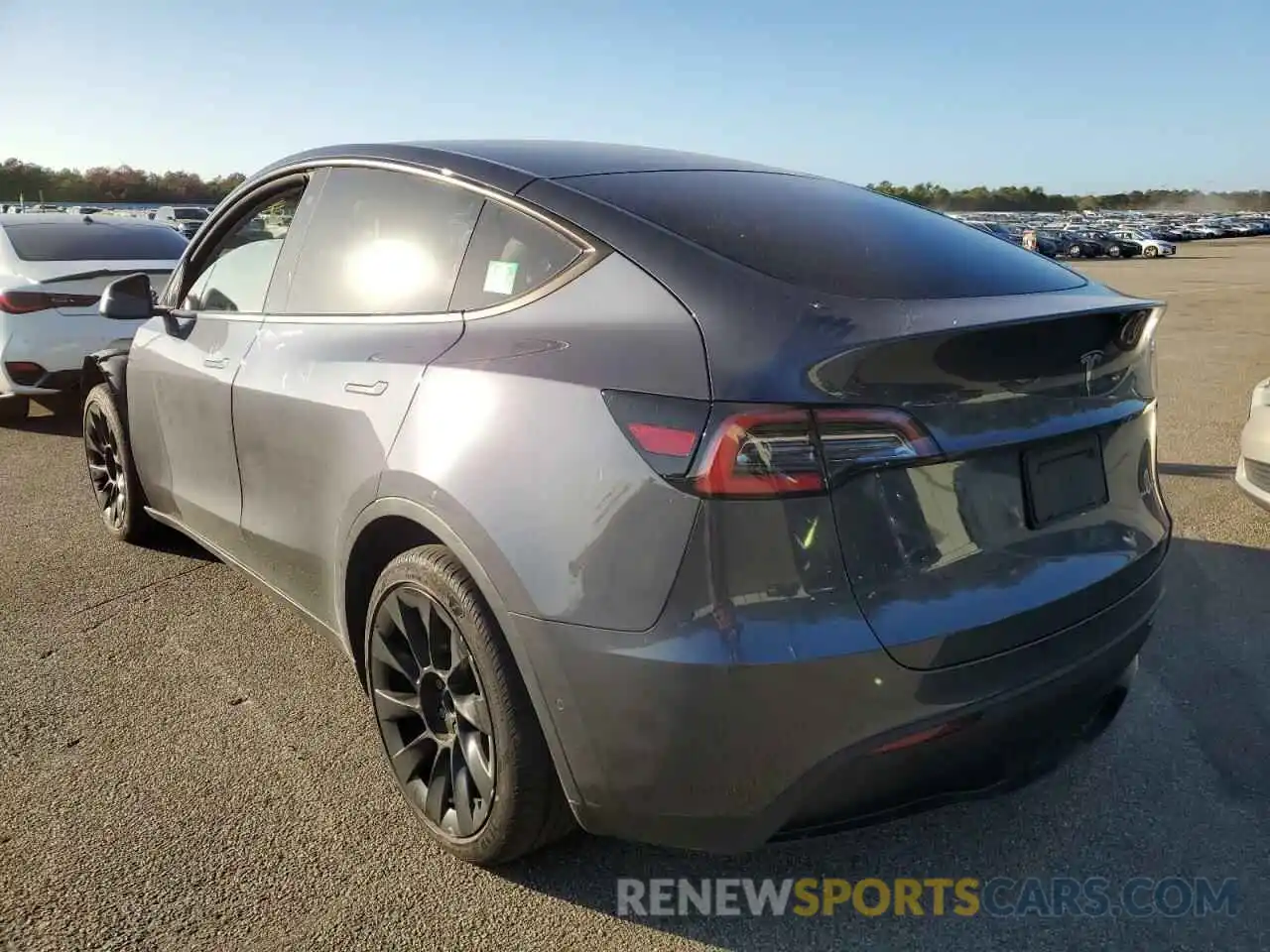 3 Photograph of a damaged car 5YJYGDEE7LF041953 TESLA MODEL Y 2020