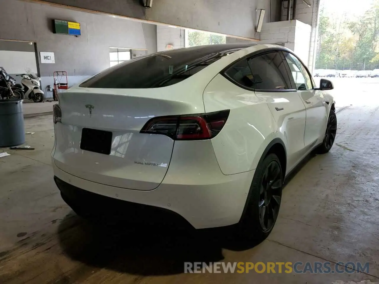 4 Photograph of a damaged car 5YJYGDEE7LF046196 TESLA MODEL Y 2020