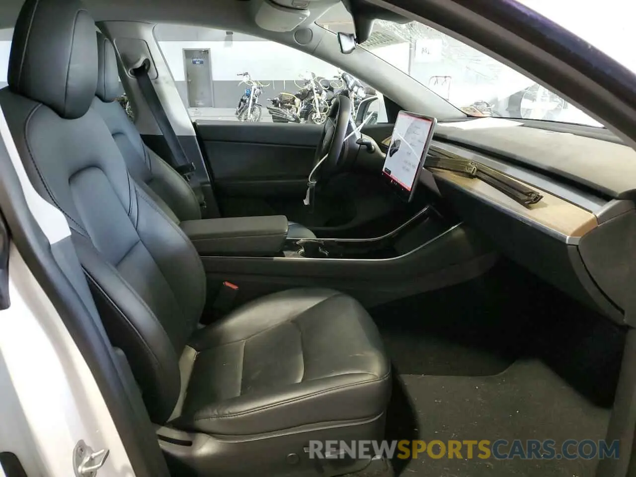 5 Photograph of a damaged car 5YJYGDEE7LF046196 TESLA MODEL Y 2020