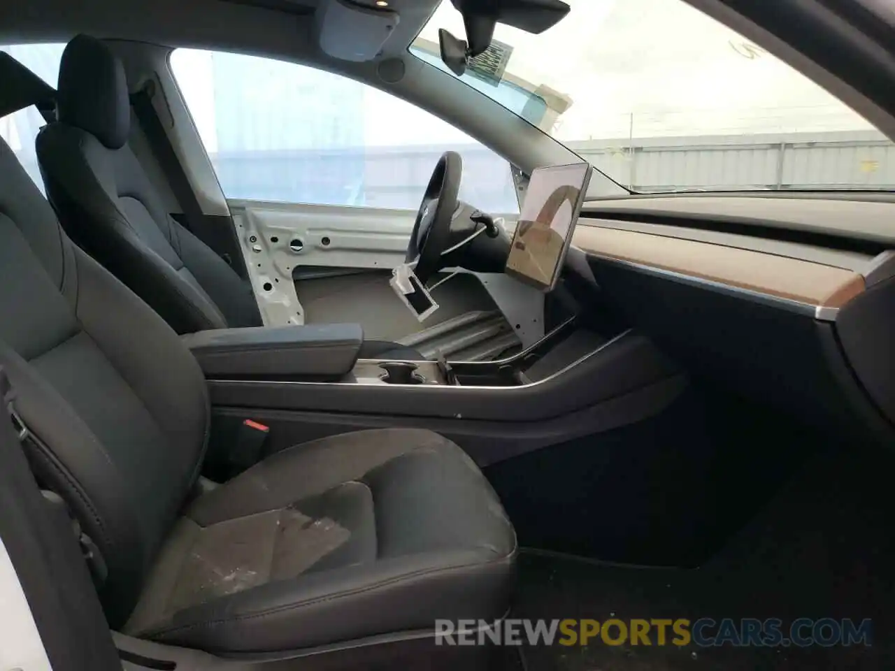 5 Photograph of a damaged car 5YJYGDEE7LF047199 TESLA MODEL Y 2020