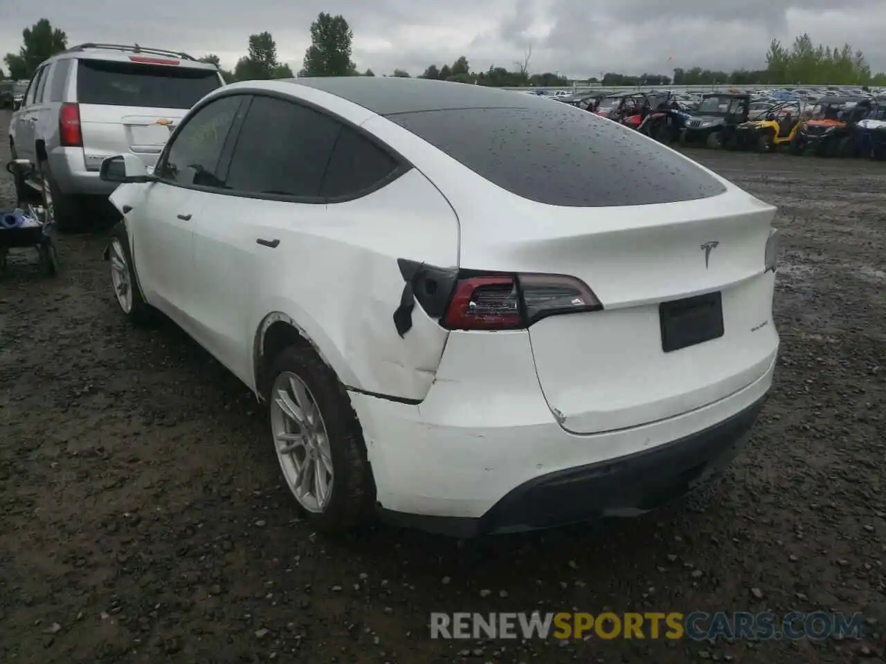 3 Photograph of a damaged car 5YJYGDEE8LF006581 TESLA MODEL Y 2020