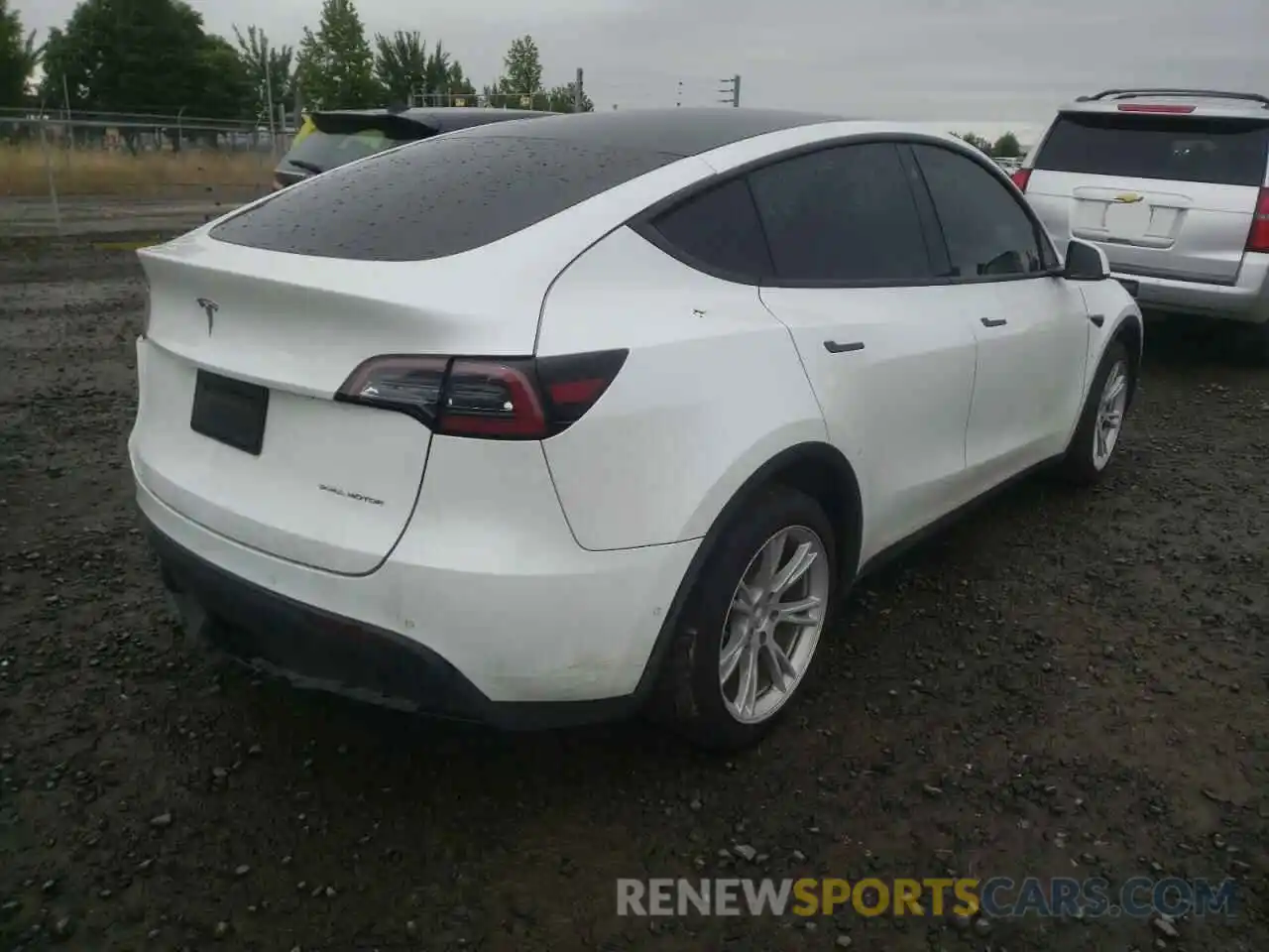 4 Photograph of a damaged car 5YJYGDEE8LF006581 TESLA MODEL Y 2020