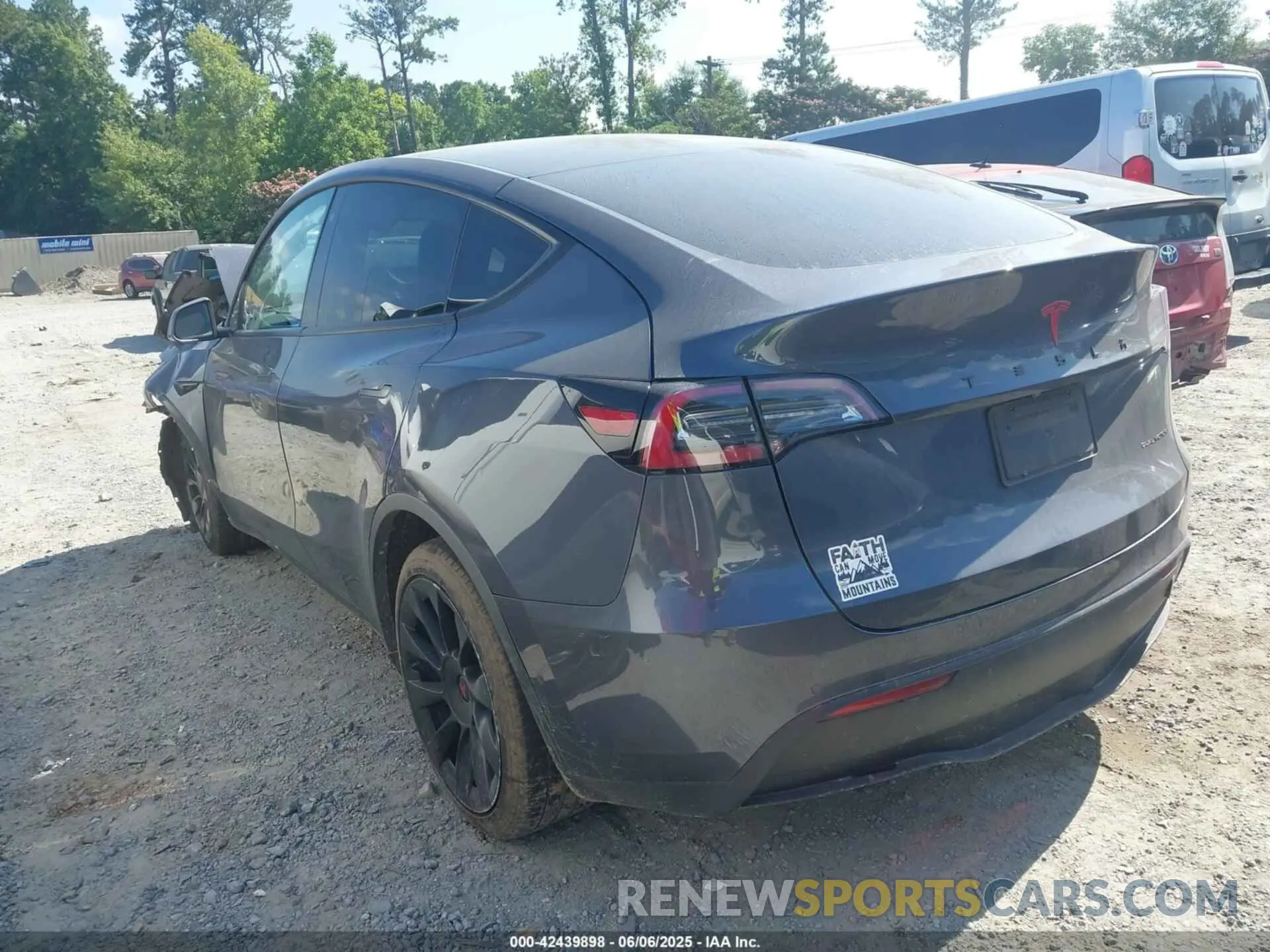 3 Photograph of a damaged car 5YJYGDEE8LF008458 TESLA MODEL Y 2020