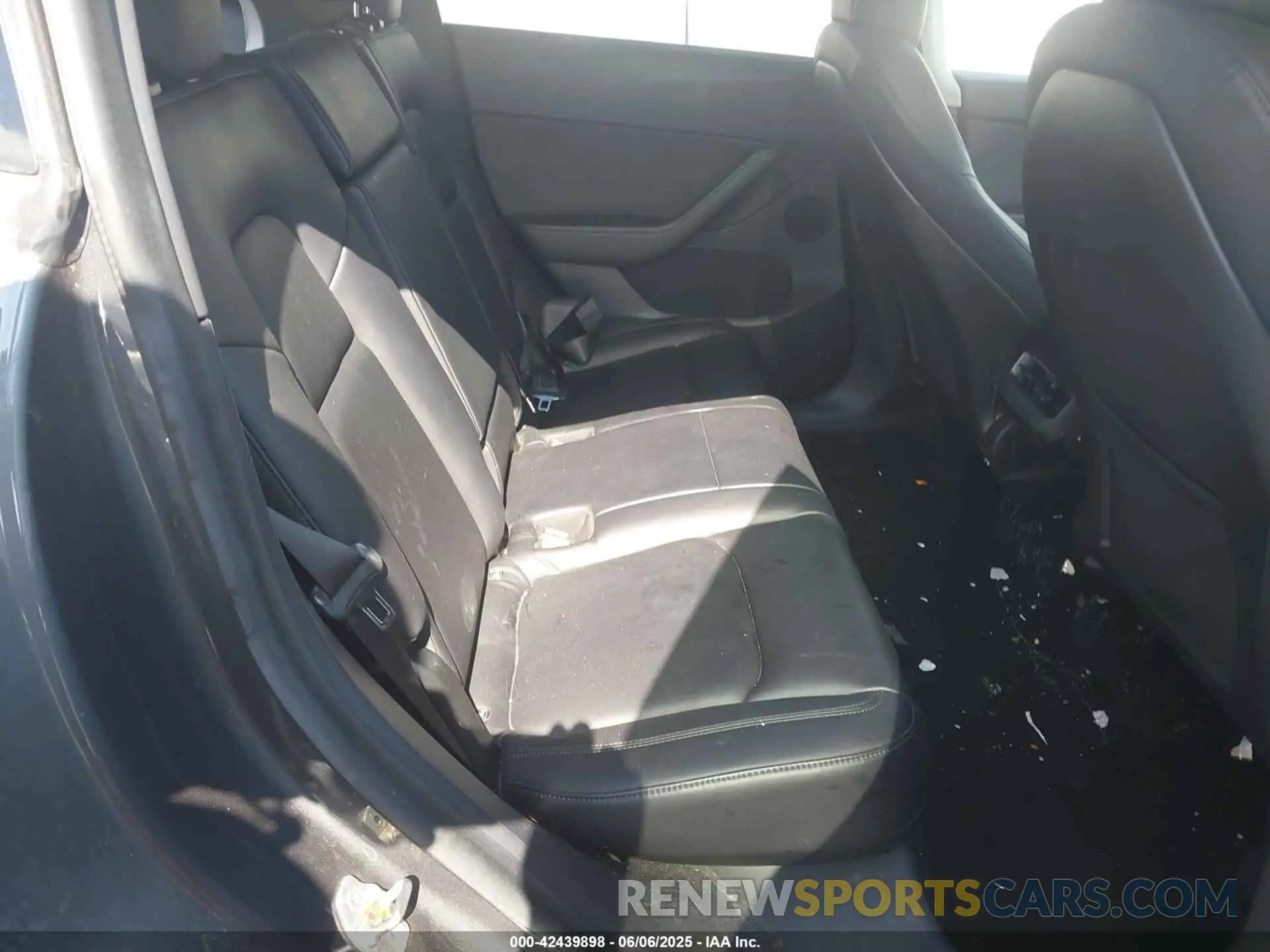 8 Photograph of a damaged car 5YJYGDEE8LF008458 TESLA MODEL Y 2020