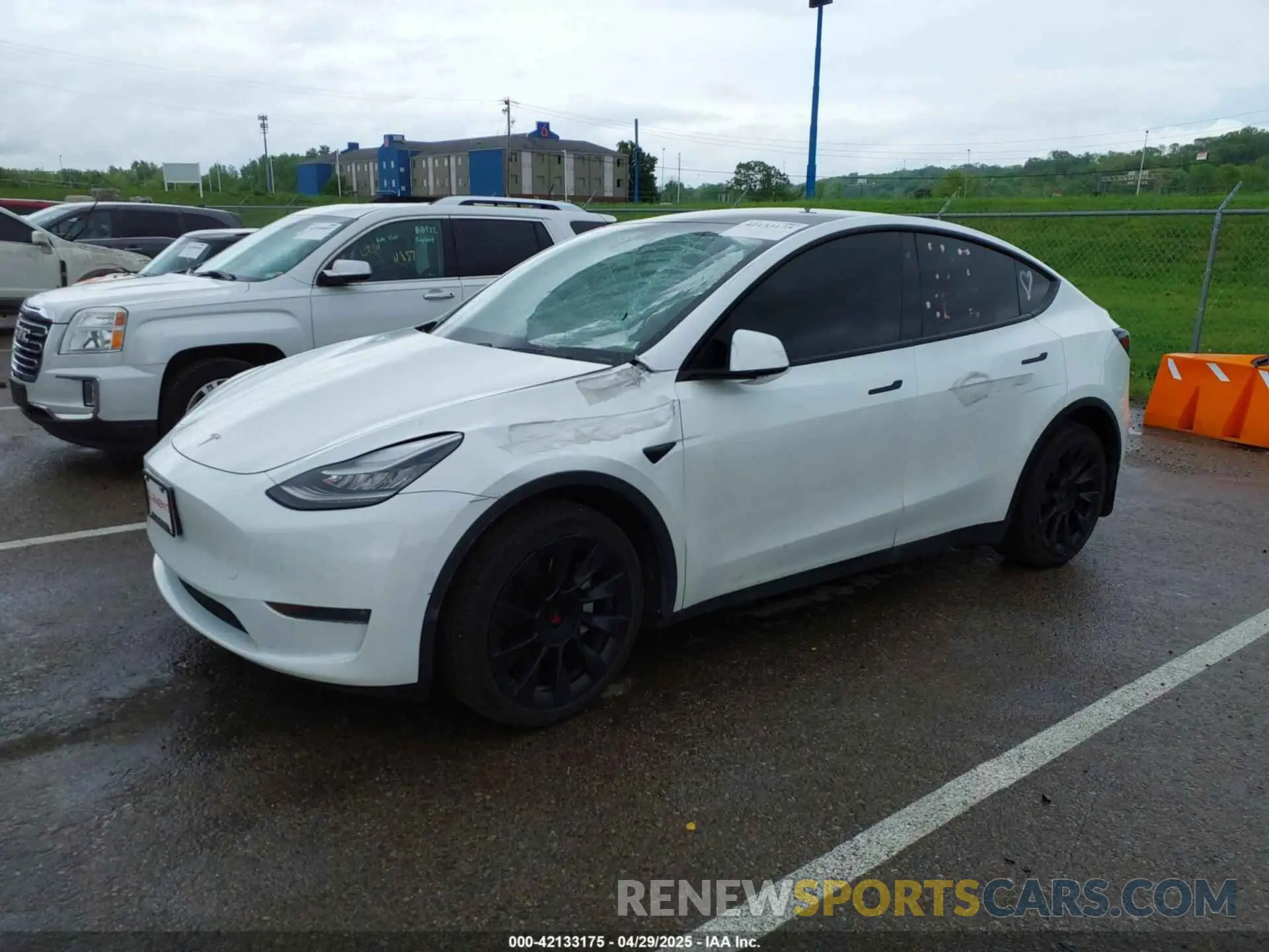 2 Photograph of a damaged car 5YJYGDEE8LF012994 TESLA MODEL Y 2020