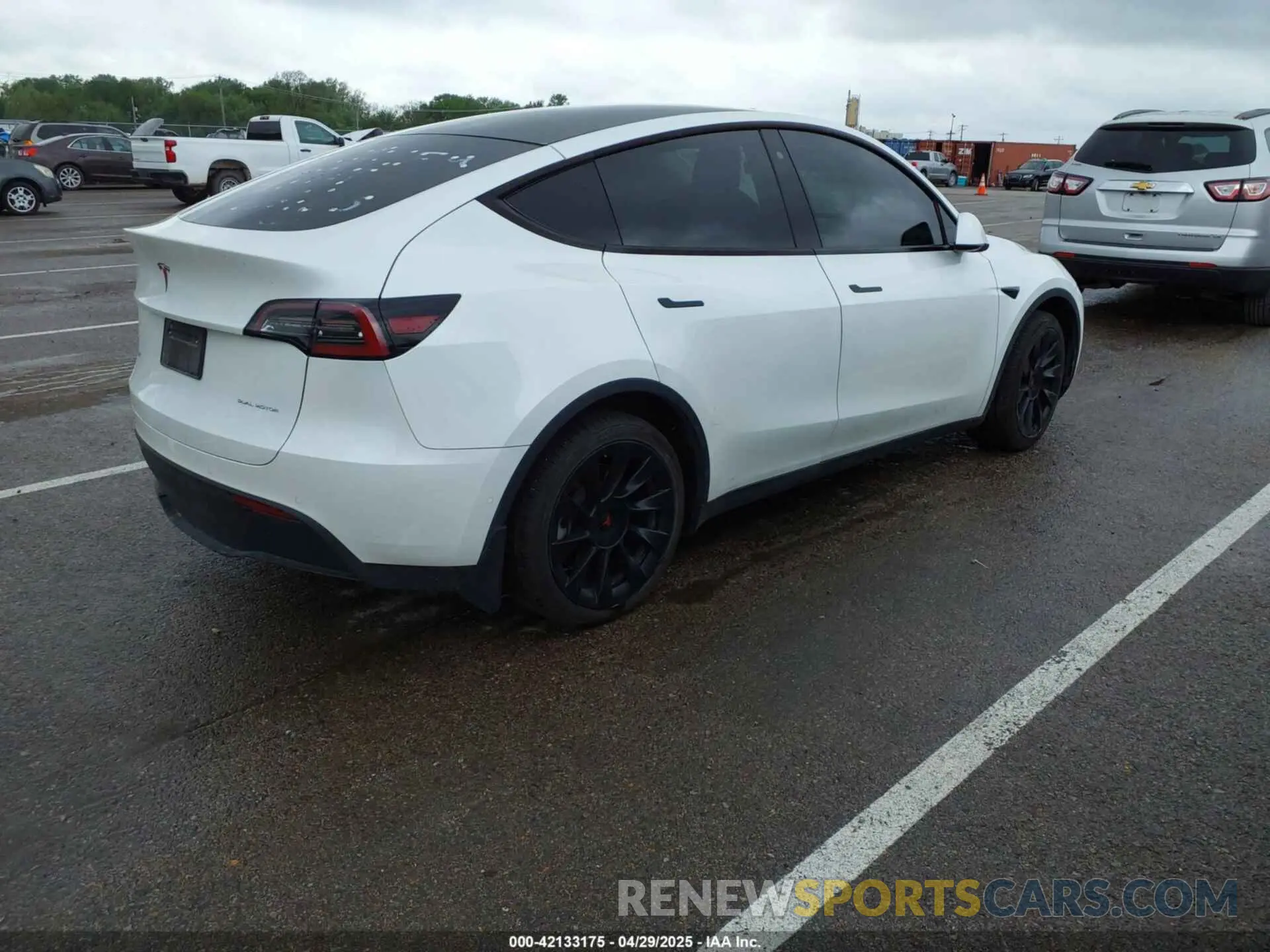 4 Photograph of a damaged car 5YJYGDEE8LF012994 TESLA MODEL Y 2020