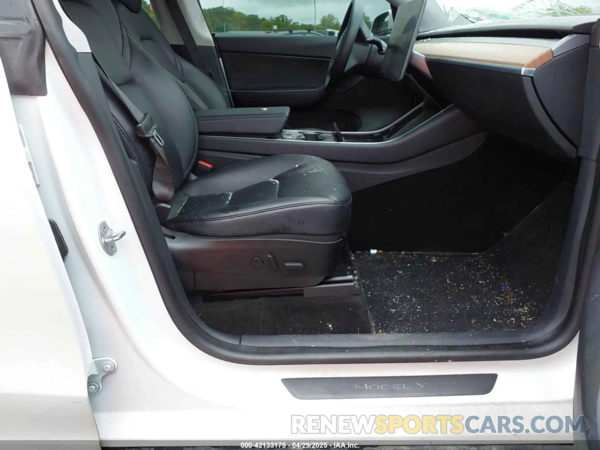 5 Photograph of a damaged car 5YJYGDEE8LF012994 TESLA MODEL Y 2020