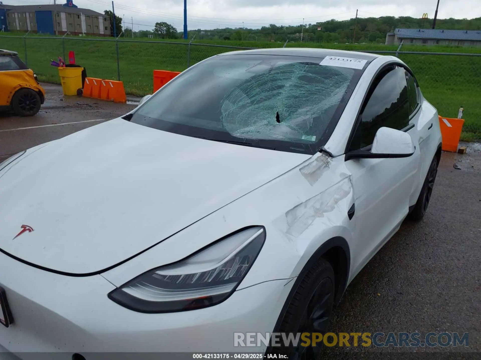 6 Photograph of a damaged car 5YJYGDEE8LF012994 TESLA MODEL Y 2020