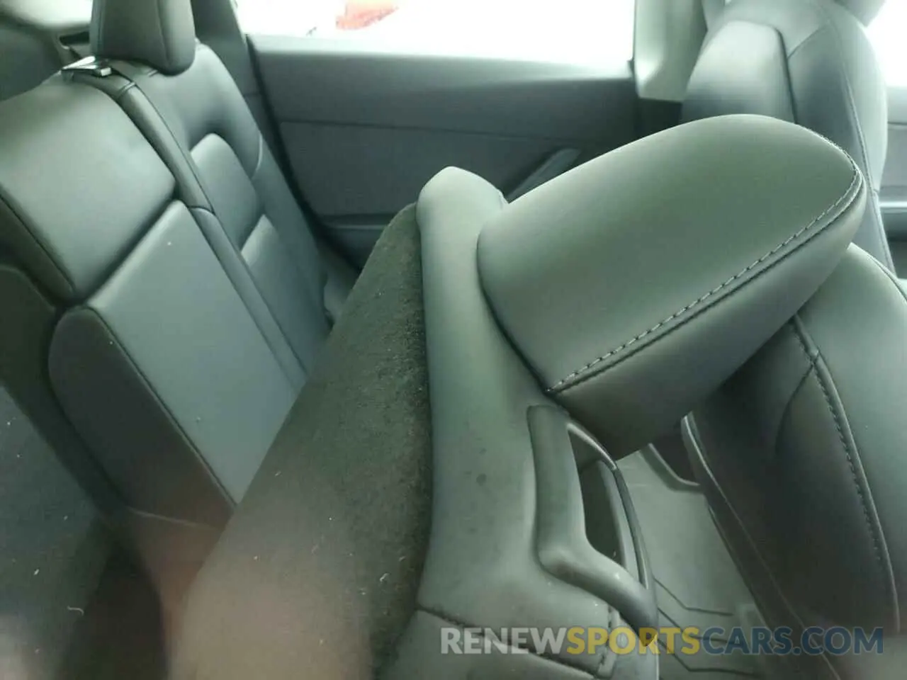 10 Photograph of a damaged car 5YJYGDEE8LF025597 TESLA MODEL Y 2020