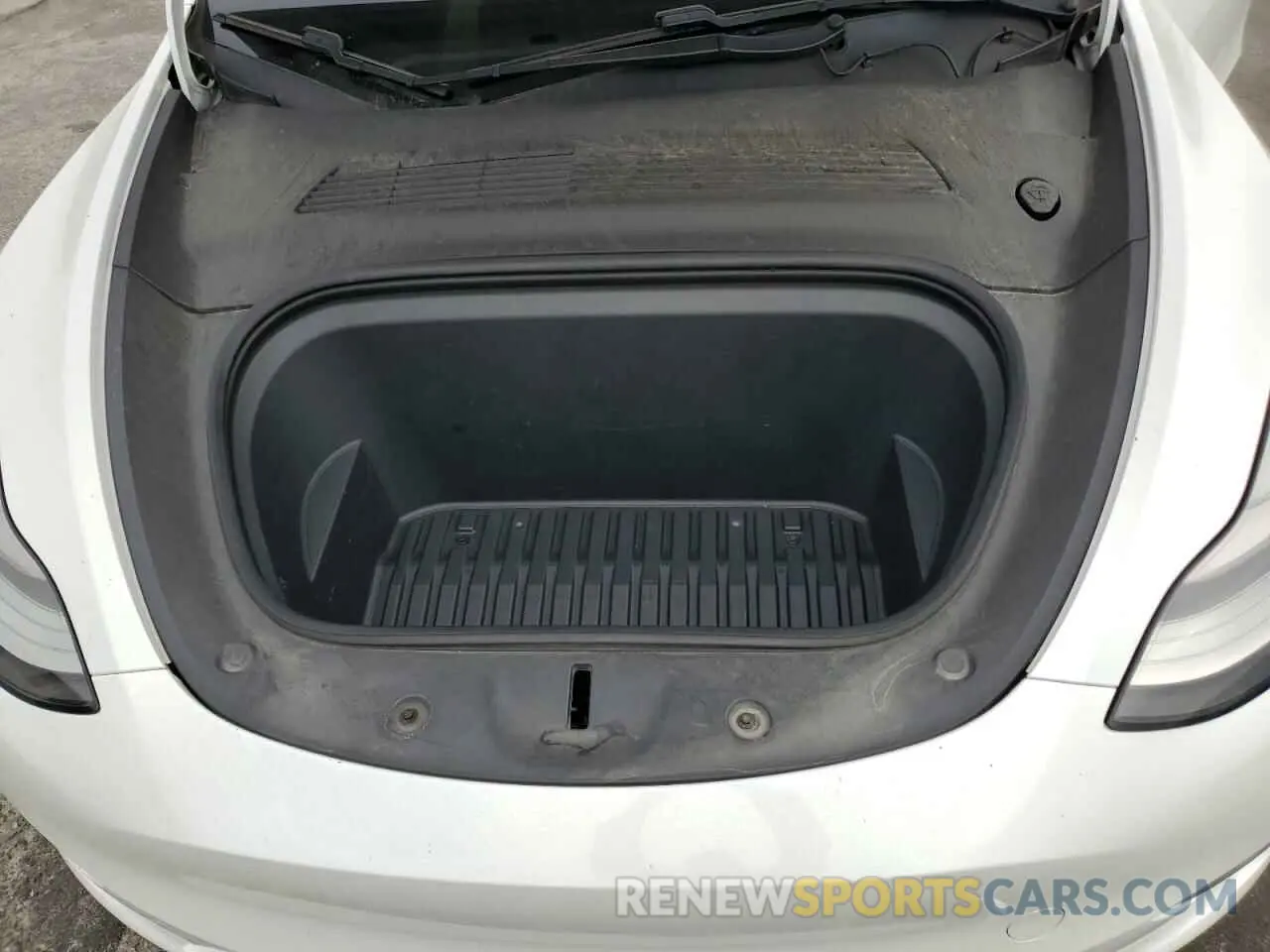 11 Photograph of a damaged car 5YJYGDEE8LF026202 TESLA MODEL Y 2020
