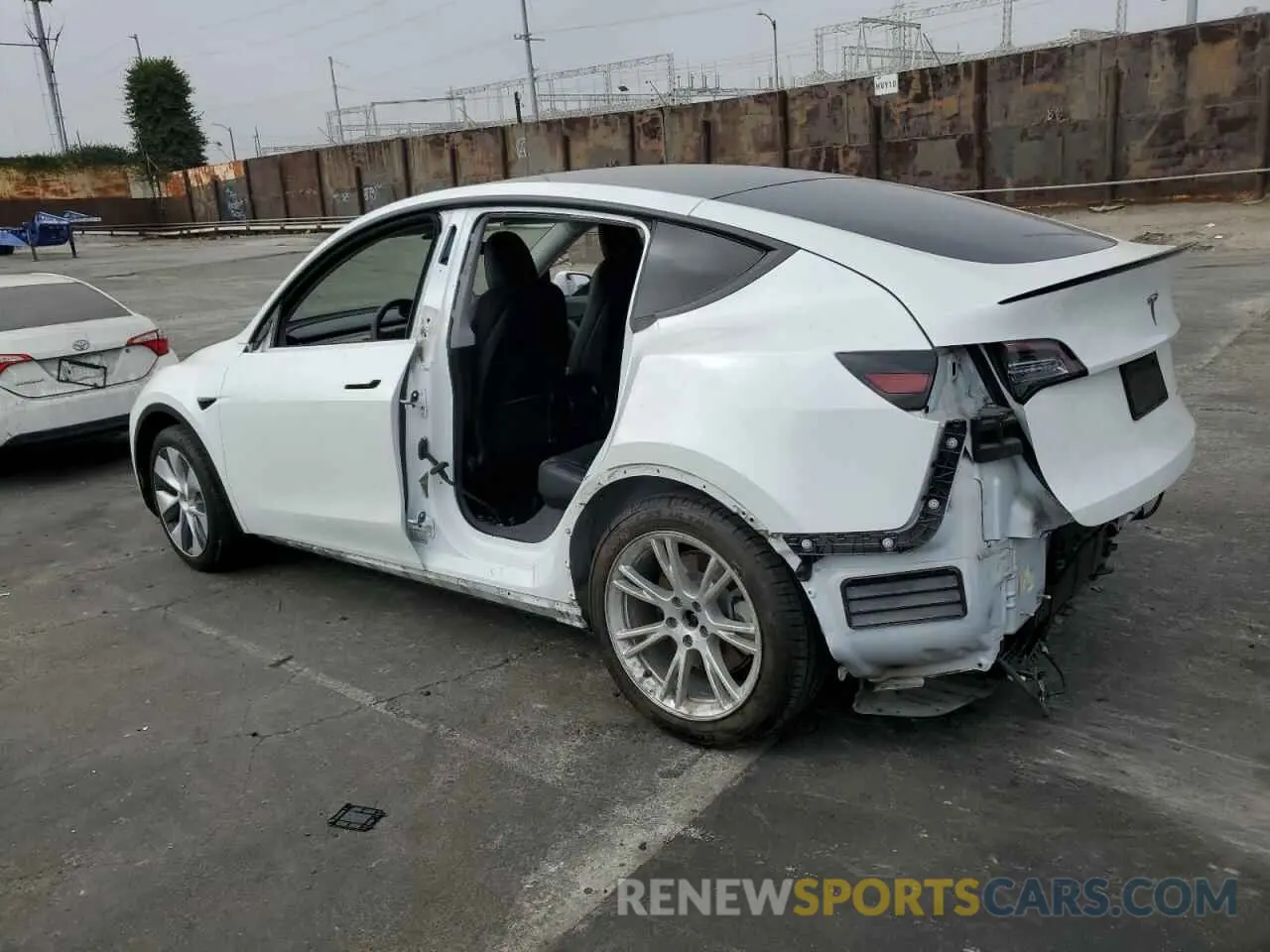 2 Photograph of a damaged car 5YJYGDEE8LF026202 TESLA MODEL Y 2020