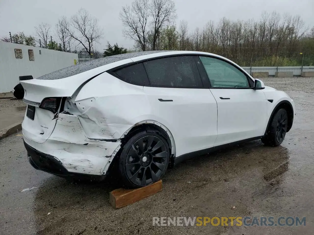 3 Photograph of a damaged car 5YJYGDEE8LF032873 TESLA MODEL Y 2020