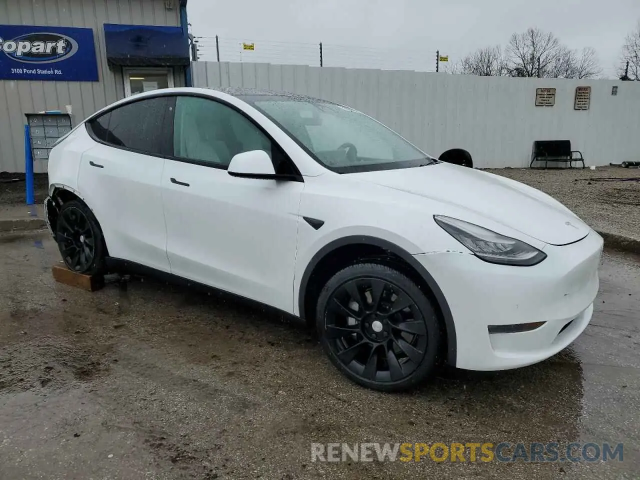 4 Photograph of a damaged car 5YJYGDEE8LF032873 TESLA MODEL Y 2020